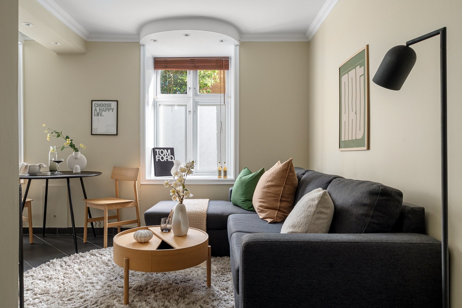 Leiligheten befinner seg i ærverdig bygård preget av Sandviksidyll, perfekt som førstegangskjøp eller utleieobjekt. Galleribilde