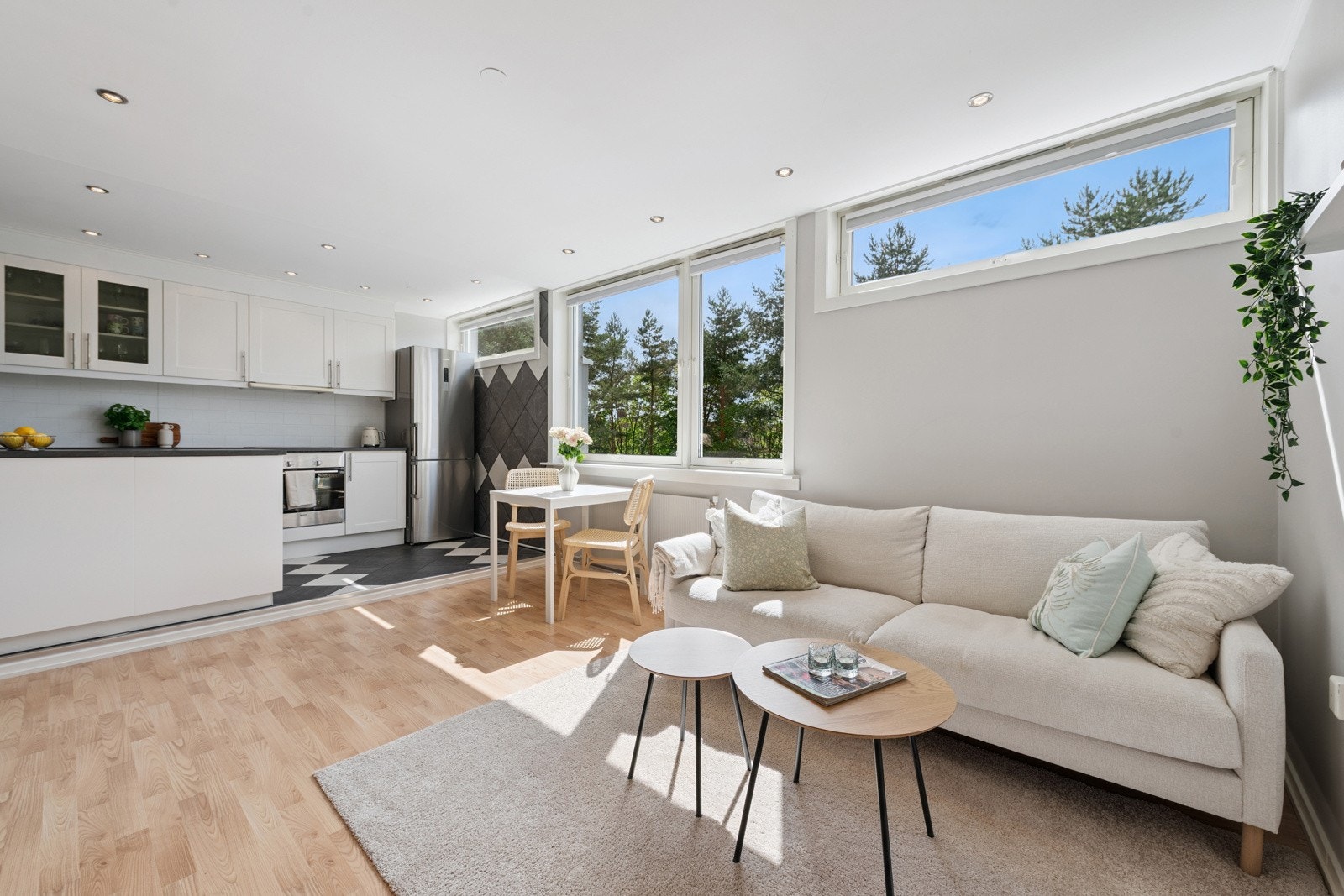 Velkommen til Rugveien 38 - Presentert av OBOS eiendomsmeglere avd. Lambertseter/Manglerud. Galleribilde