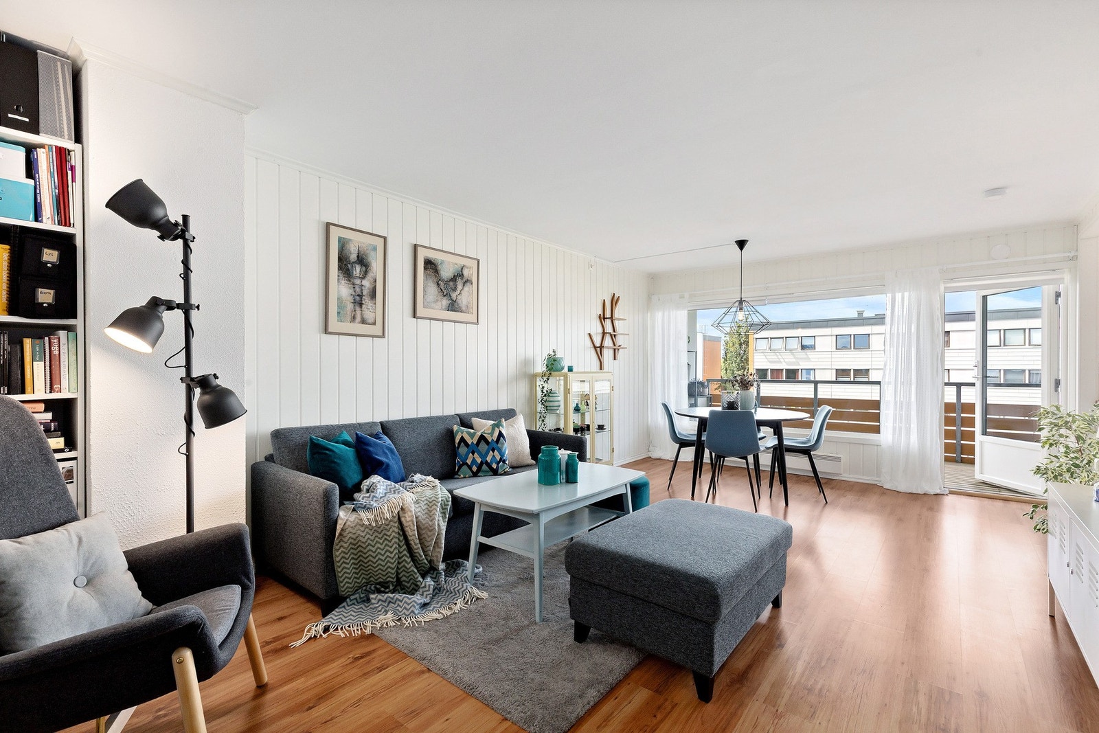 Velkommen til Edgar B. Schieldrops veg 22 B - en lys og trivelig 3-roms i populære Vestlia borettslag. Galleribilde