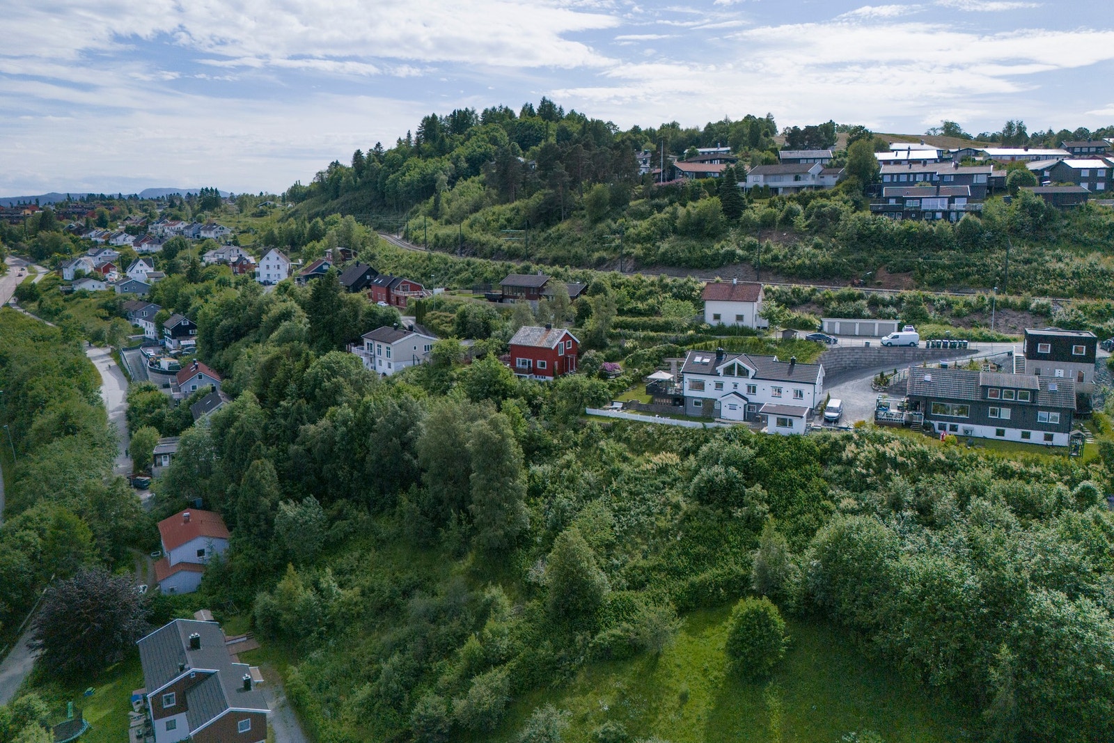 Fint grøntareal rundt tomten. Galleribilde