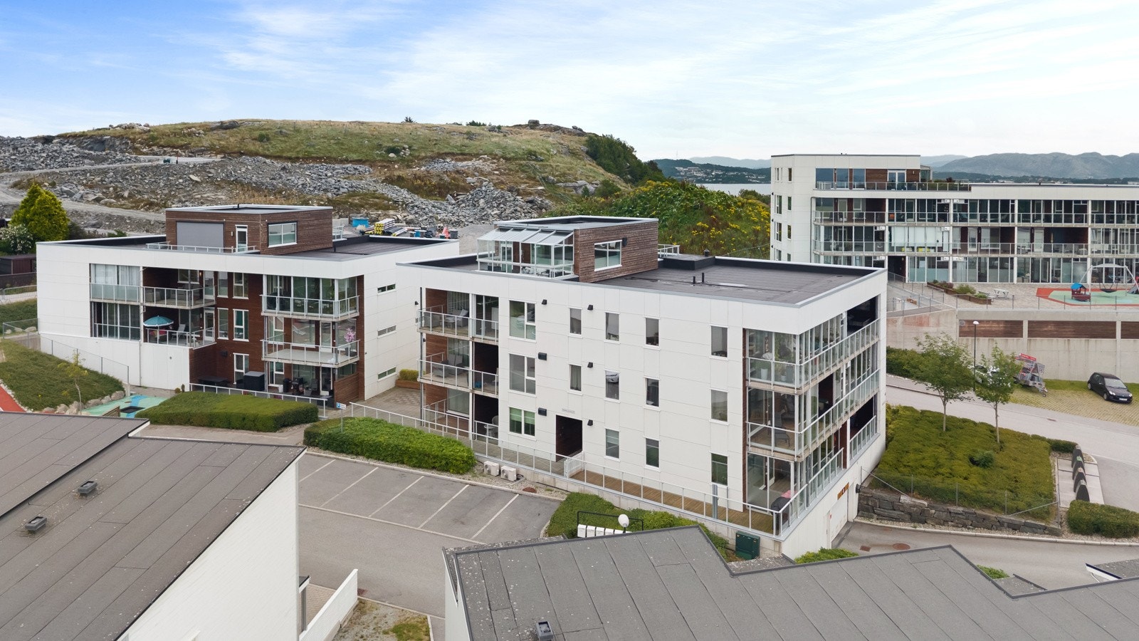 Leiligheten ligger fint til på toppen av snøde. Galleribilde