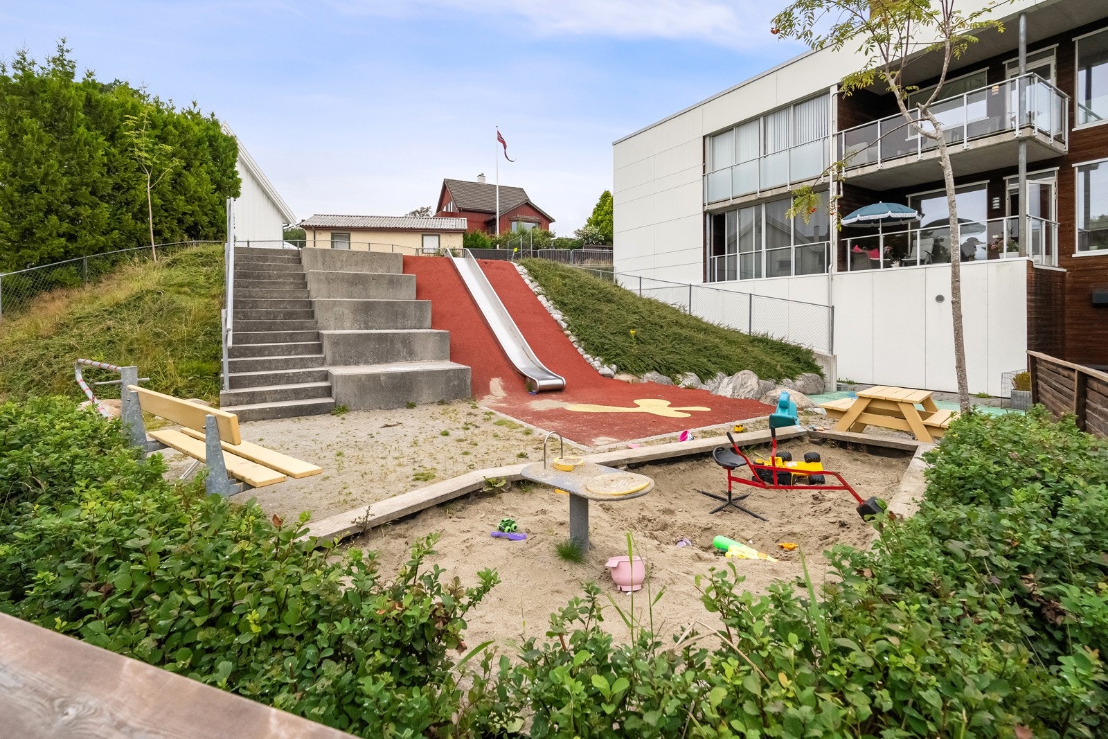 Kort avstand til lekeplass, perfekt for de minste. Galleribilde