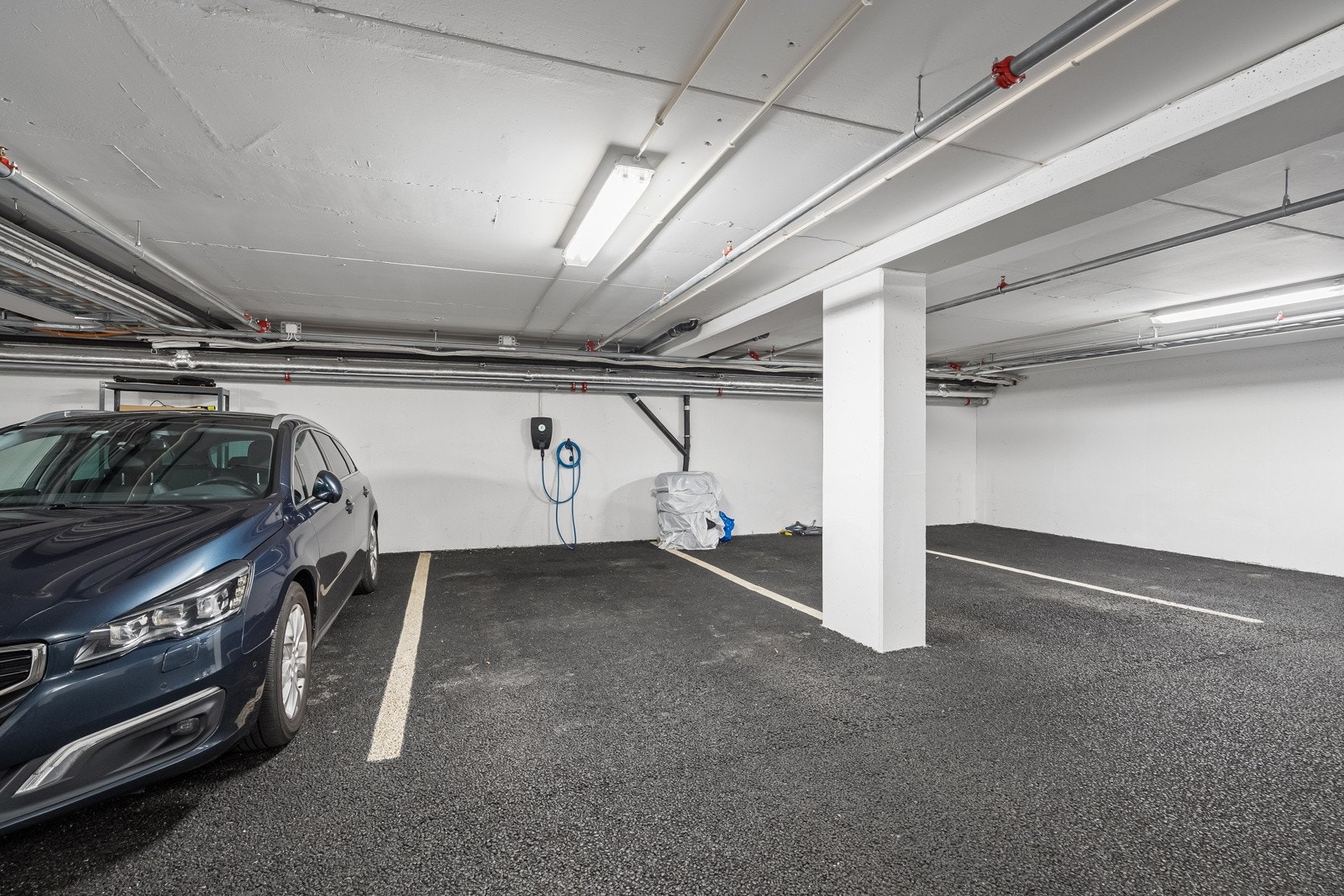 Parkering i felles garasjeanlegg med tilhørende bod. Galleribilde