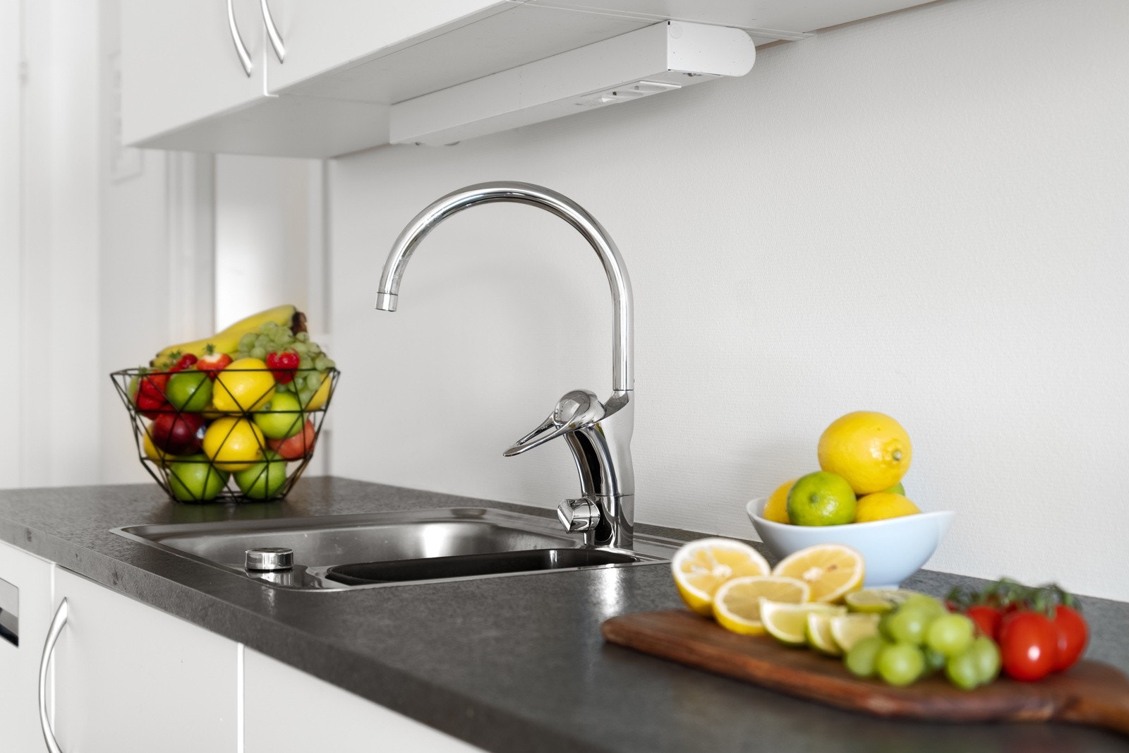 Nymalt vegg ved kjøkkenbenk. Galleribilde