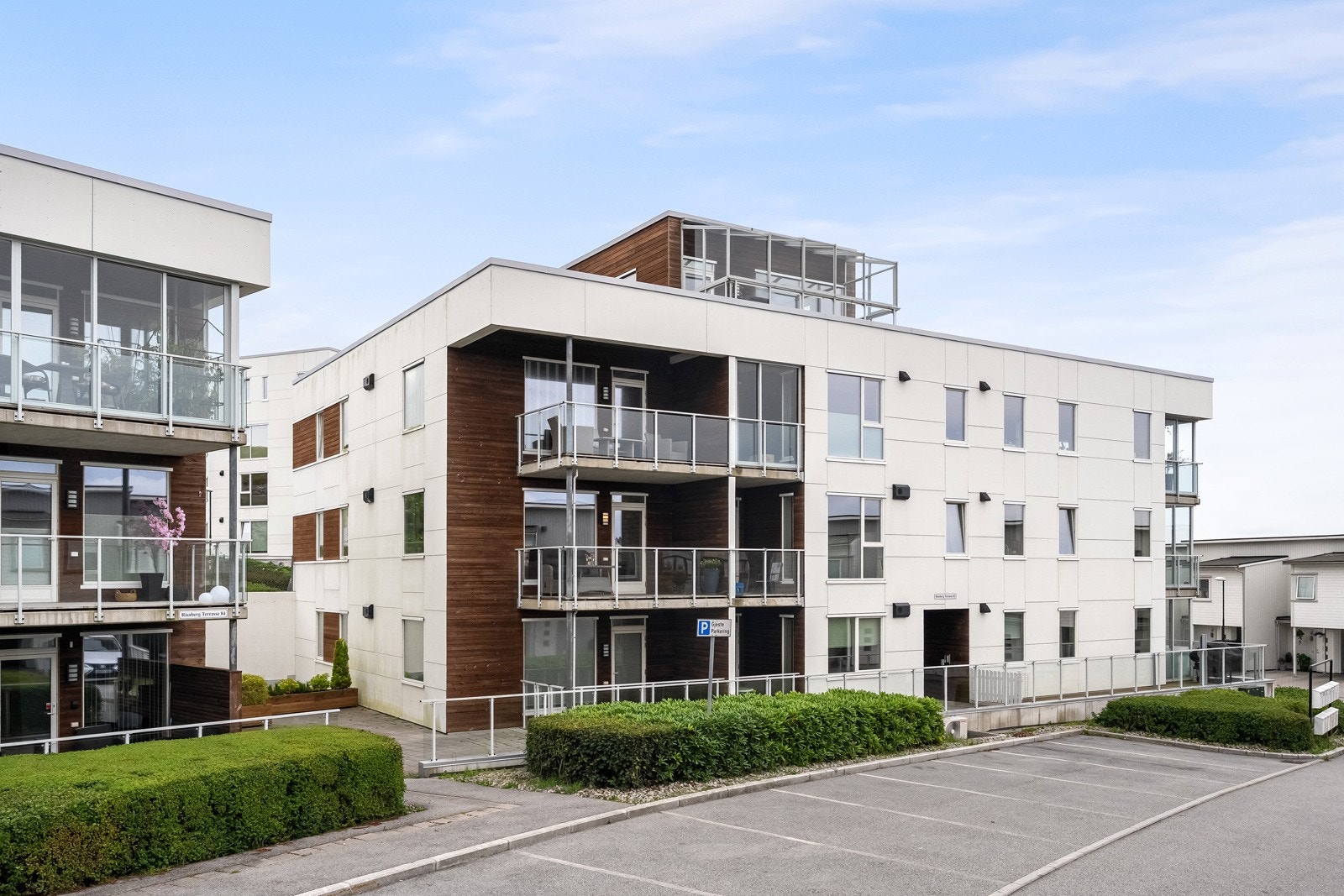 Leiligheten ligger flott til i 2.etg med gode solforhold. Galleribilde