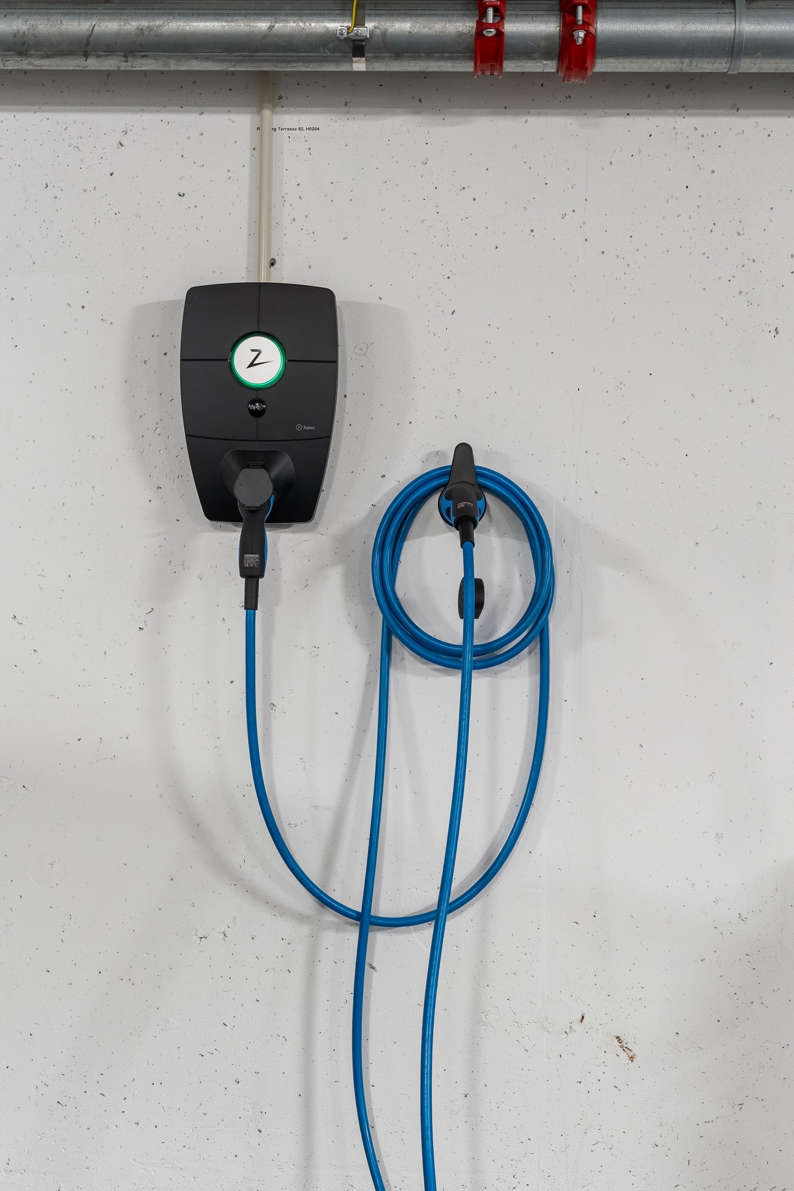 Montert elbillader. Galleribilde