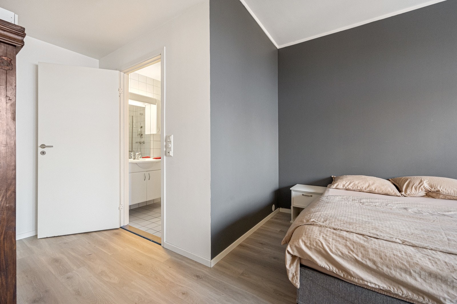 Hovedsoverom med eget bad. Galleribilde