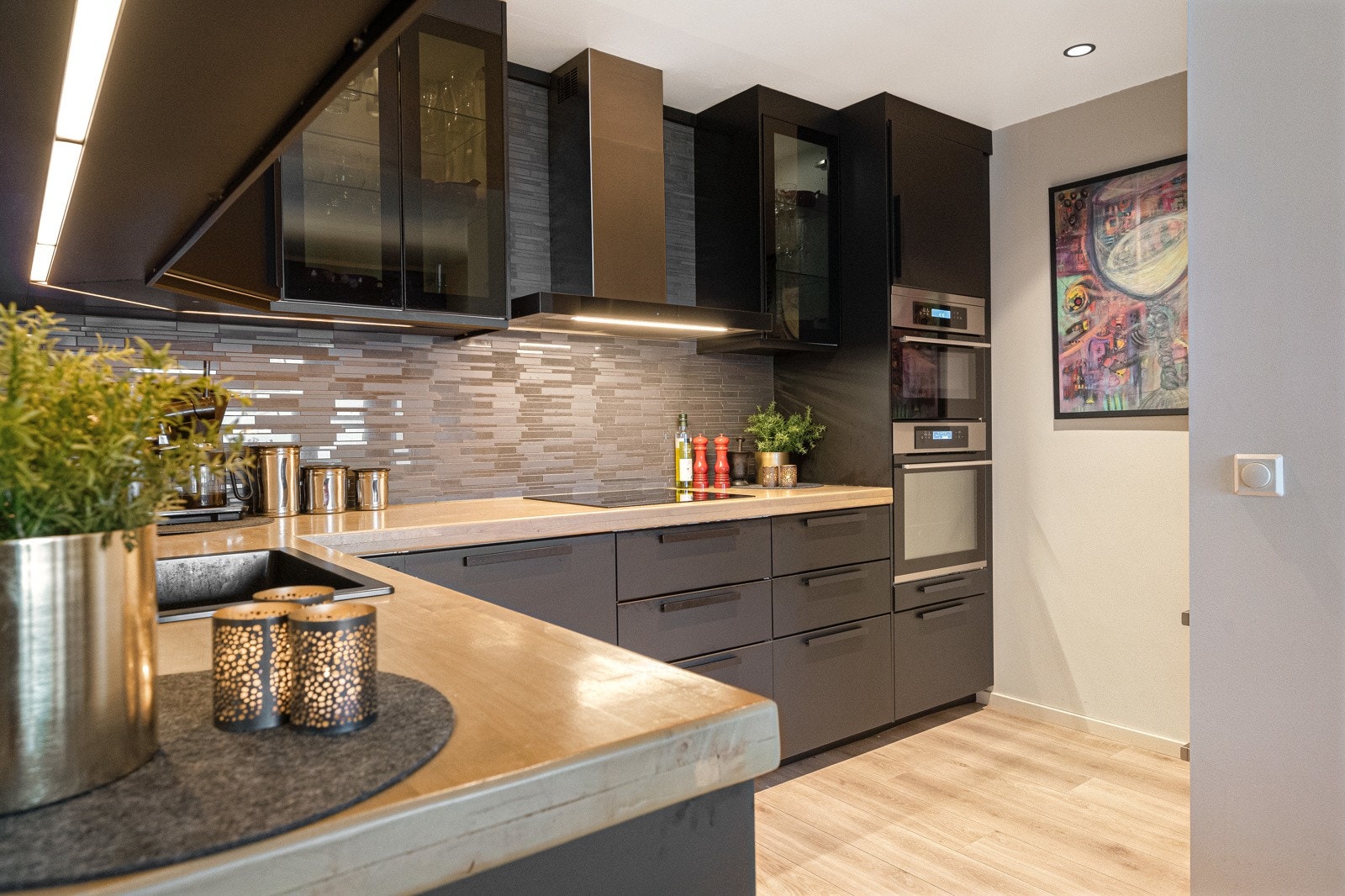 Godt utstyrt kjøkken fra Ikea. Kjøkkenet er fra 2019/2020. Galleribilde