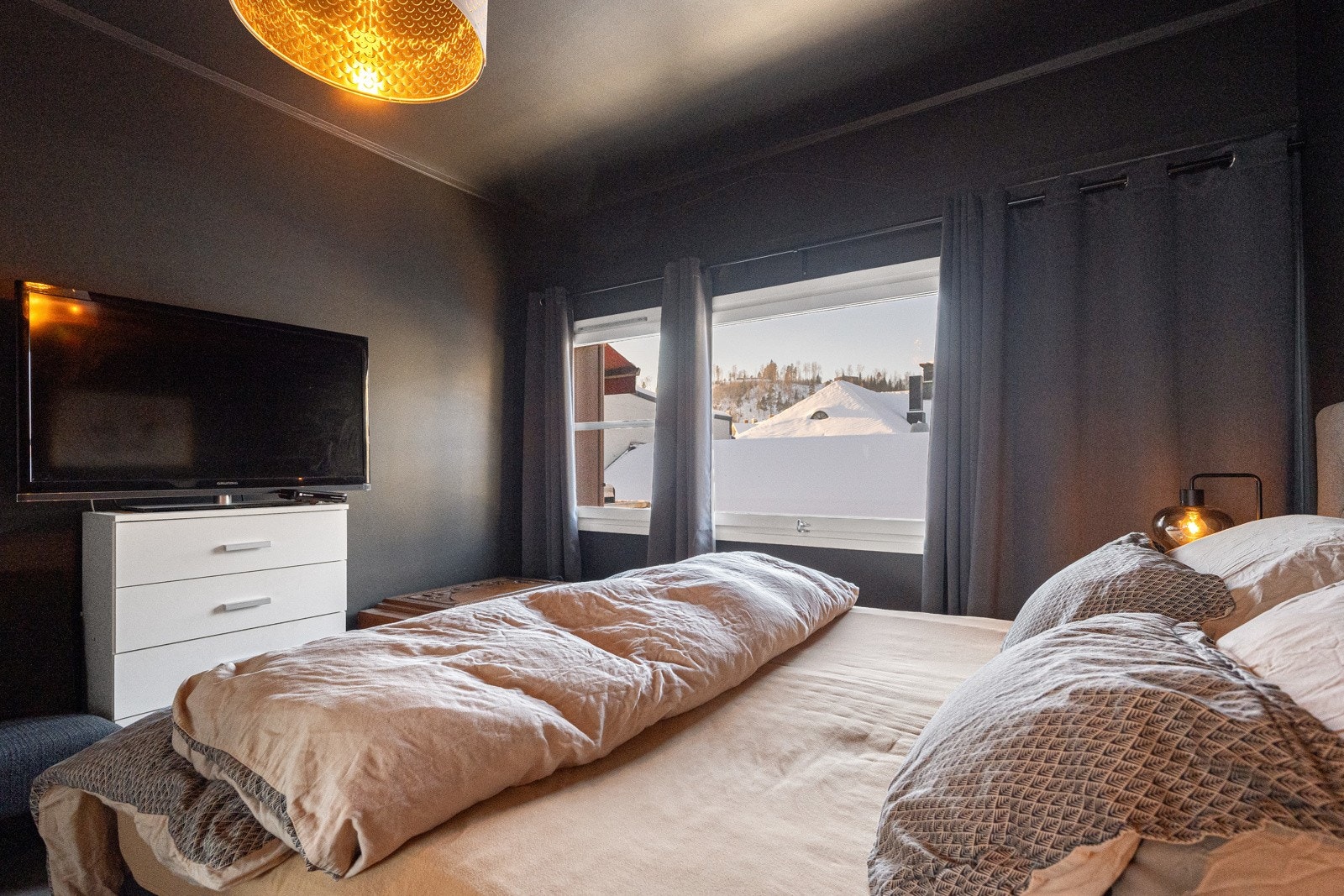 Også dette soverommet har god størrelse og lune, hyggelig farger Galleribilde