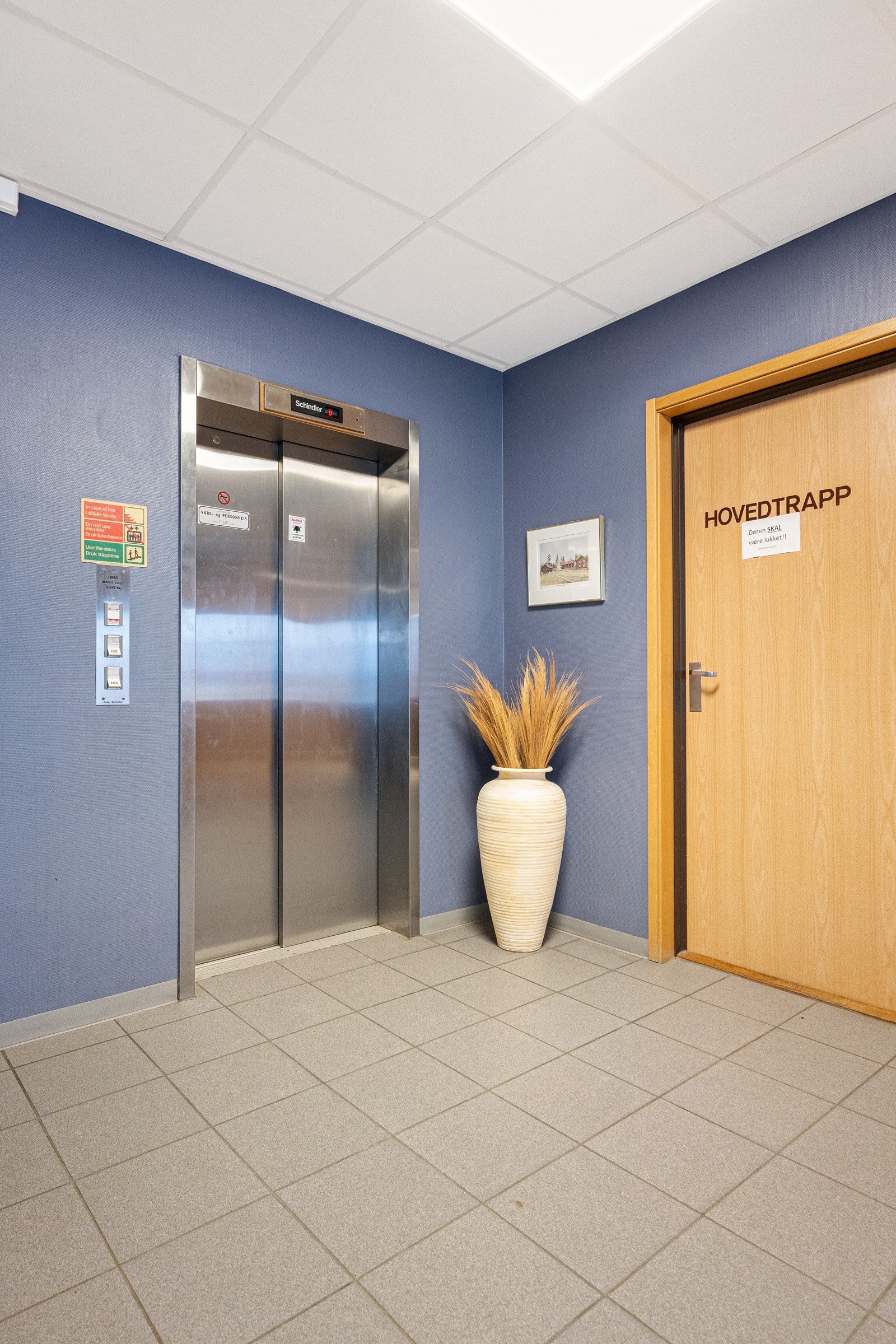 Opp til leiligherten kommer du både via trapper og med heis Galleribilde