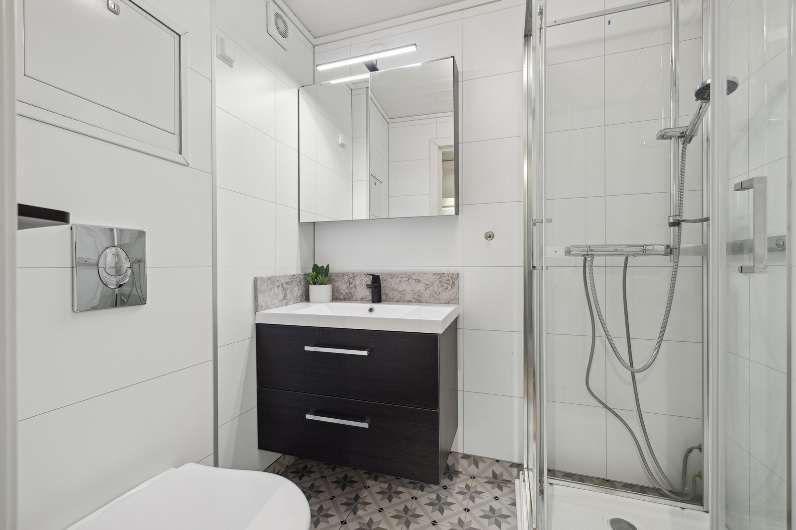 Badet ligger i 2. etasje ved siden av soverommene. Galleribilde