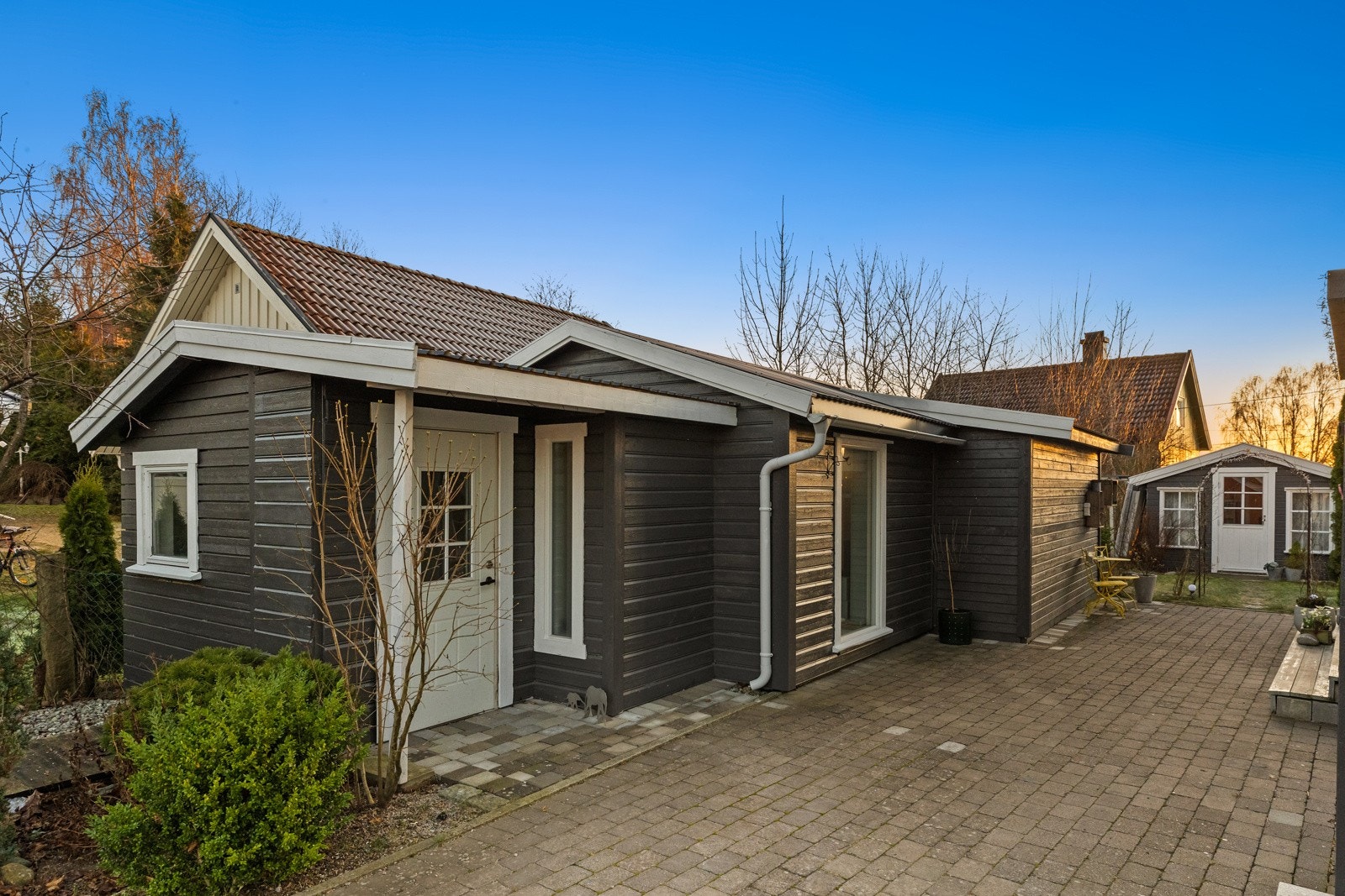 Innredet anneks - Det gjøres oppmerksom på at det er påbygd uten søknad og rommene er ikke godkjent for beboelse. Galleribilde