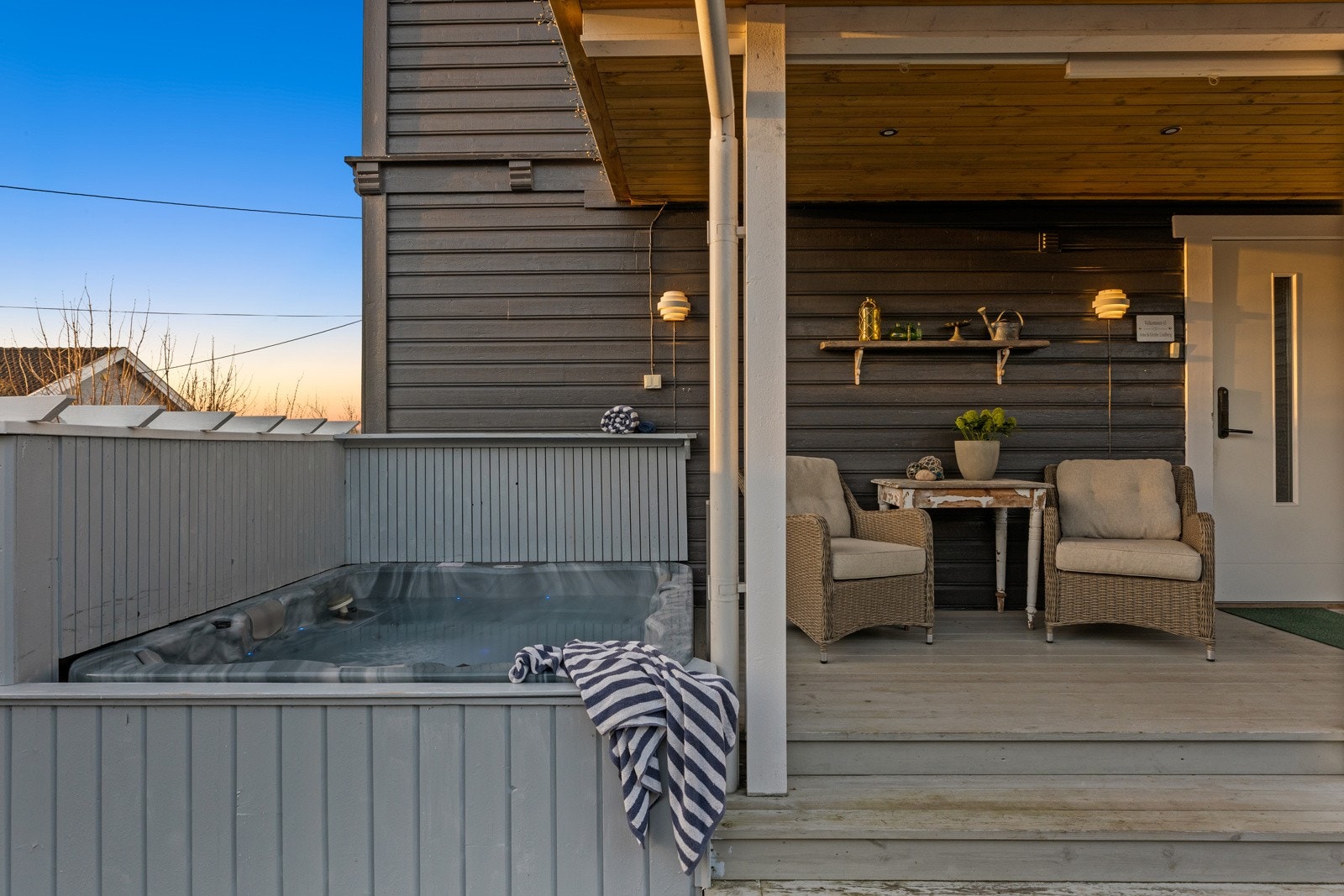 Jacuzzi medfølger, perfekt for å nyte avslappende kvelder i et varmt og deilig bad. Galleribilde