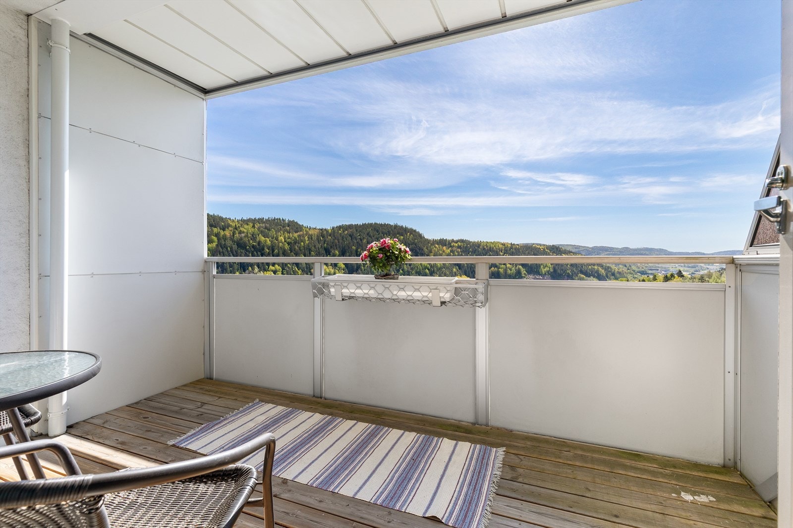 Balkongen har flott morgen- og formiddagssol Galleribilde