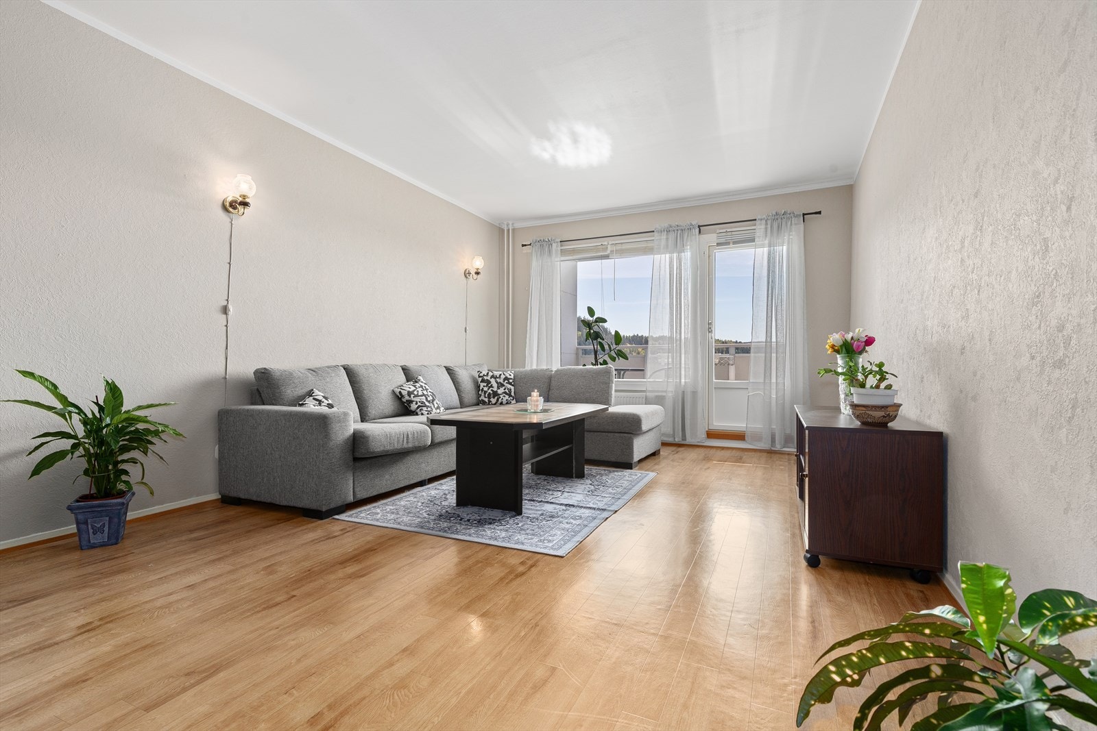 Leiligheten har en god planløsning og er gjennomgående med lys fra begge sider Galleribilde