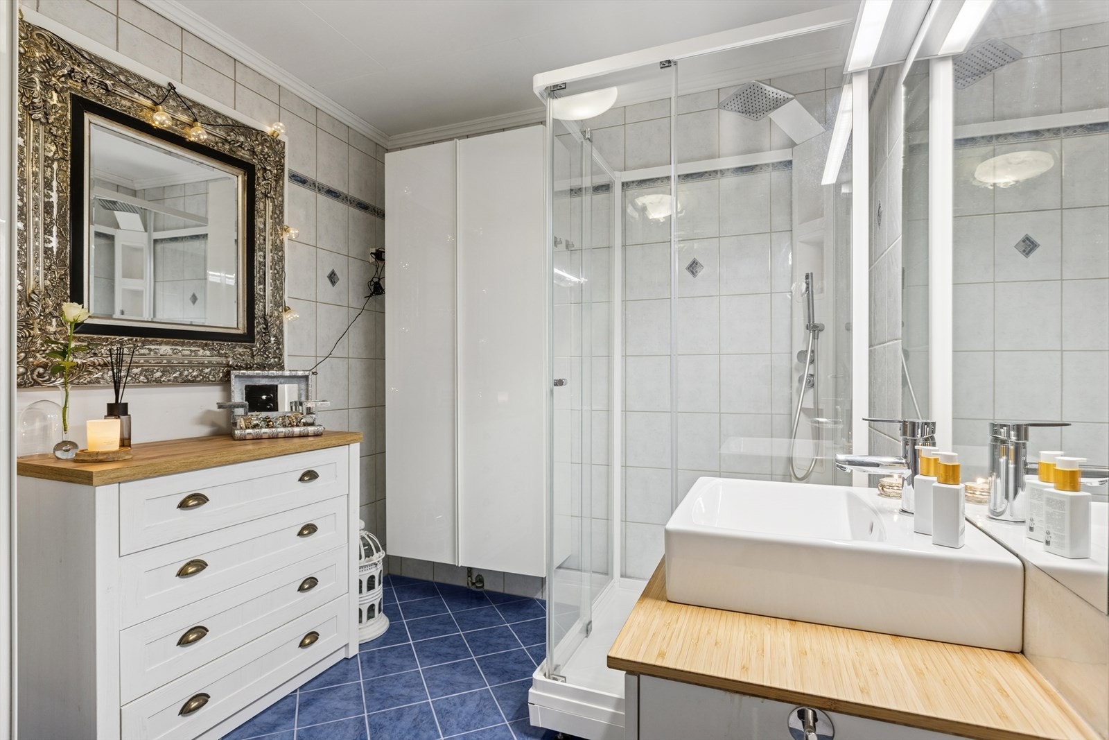 Flislagt baderom med varmekabler. Galleribilde