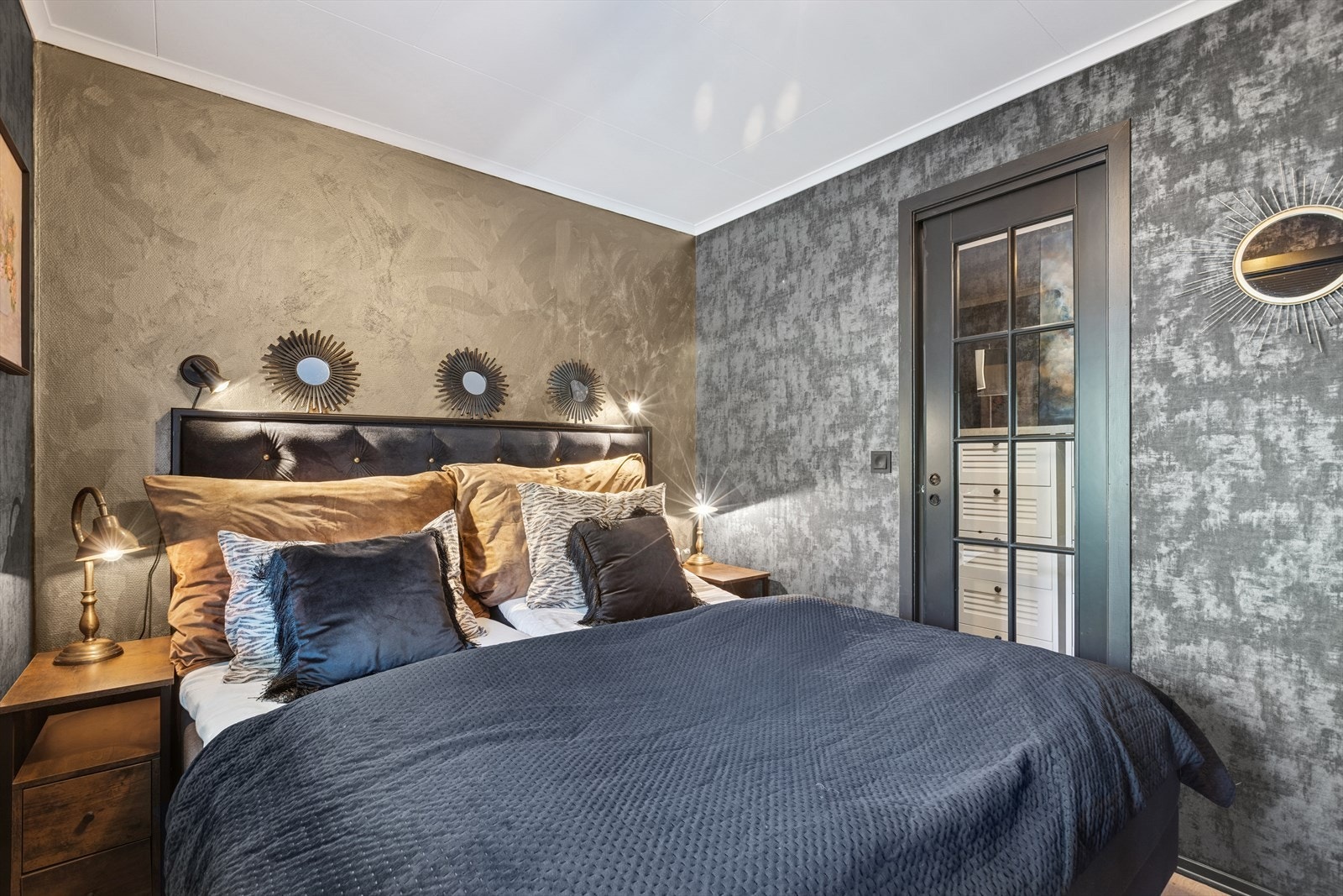 I direkte tilknytning til soverom ligger bod/walk-in-closet. Perfekt for deg som ønsker orden i hverdagen. Galleribilde