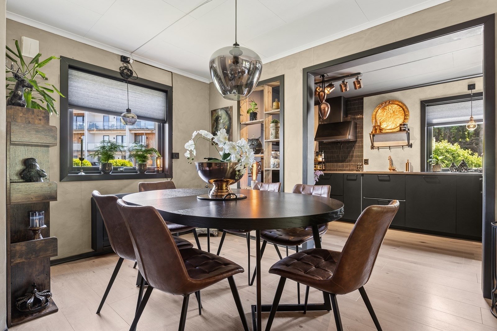 Leiligheten er oppgradert i senere år og byr på en praktisk planløsning med alt på ett plan. Galleribilde