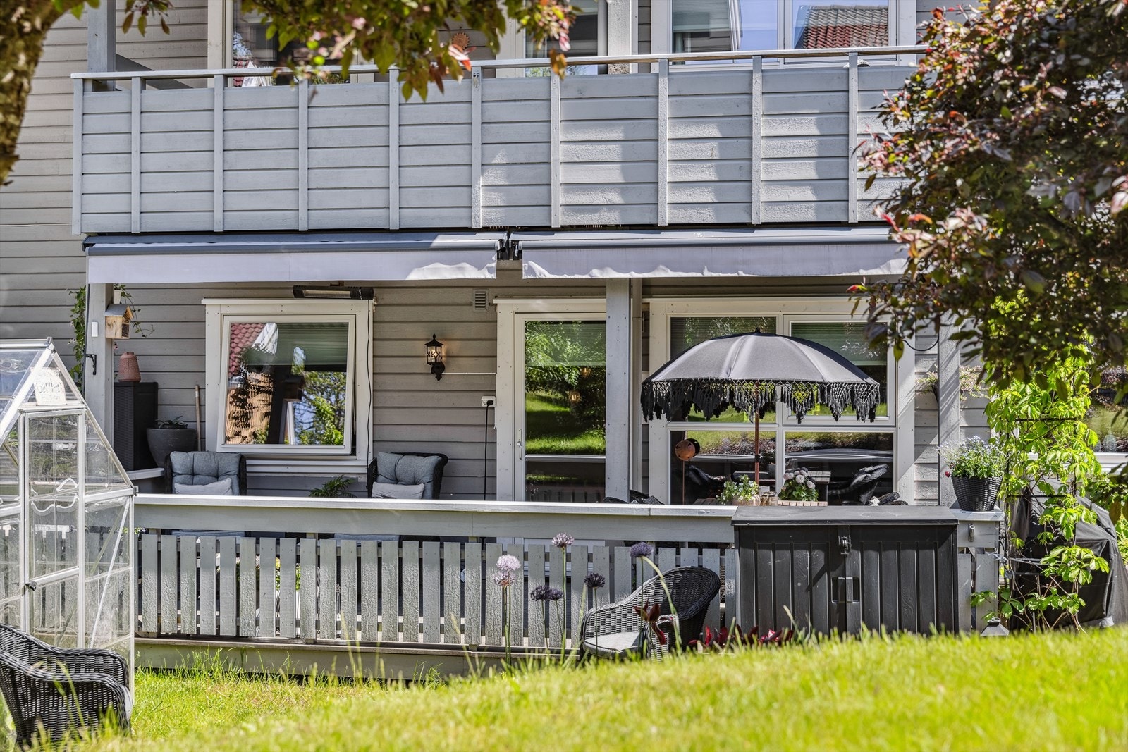 Leiligheten har nye vinduer, ytterdør og verandadør i 2024. Galleribilde