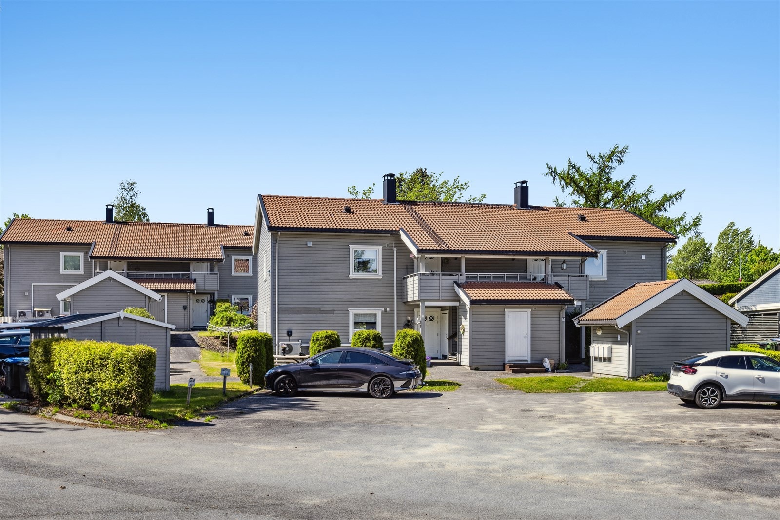 Gamle kirkevei 45B er en pen selveierleilighet beliggende i byggets 1.etasje. Galleribilde