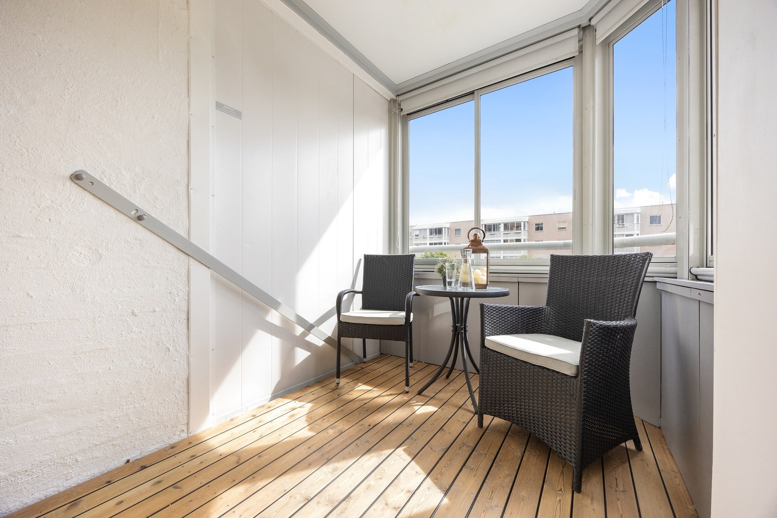 Hyggelig innglasset balkong på ca 6 kvm Galleribilde