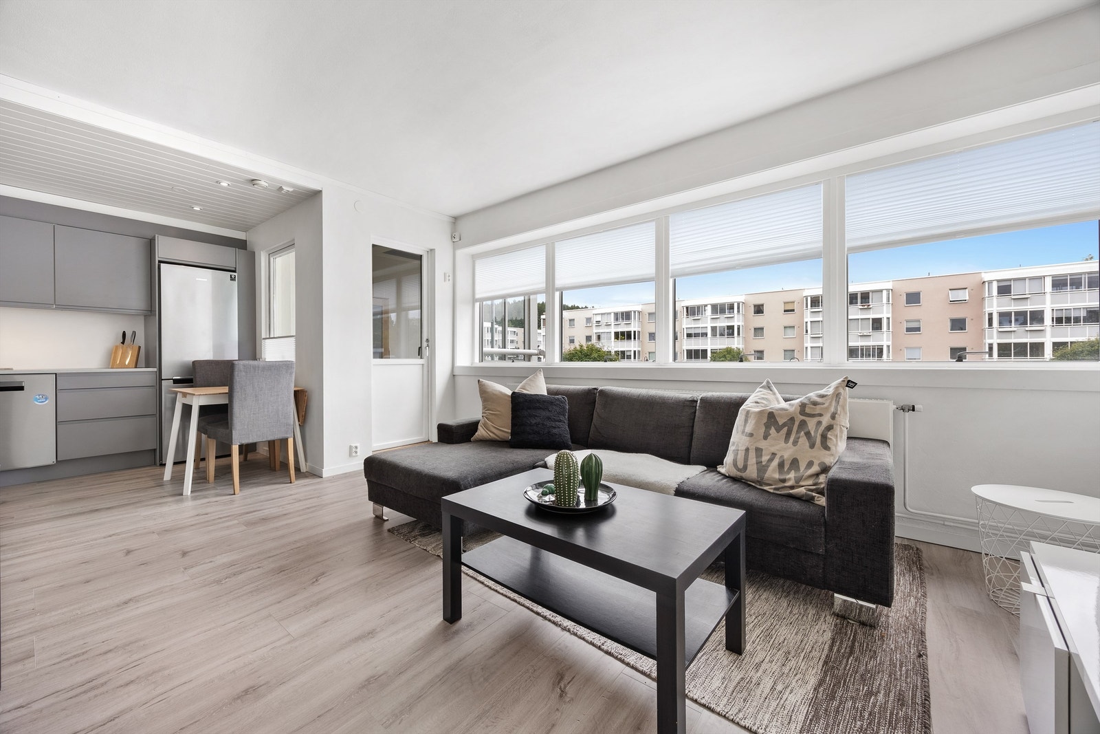 Fra stuen er det utgang til Innglasset balkong Galleribilde