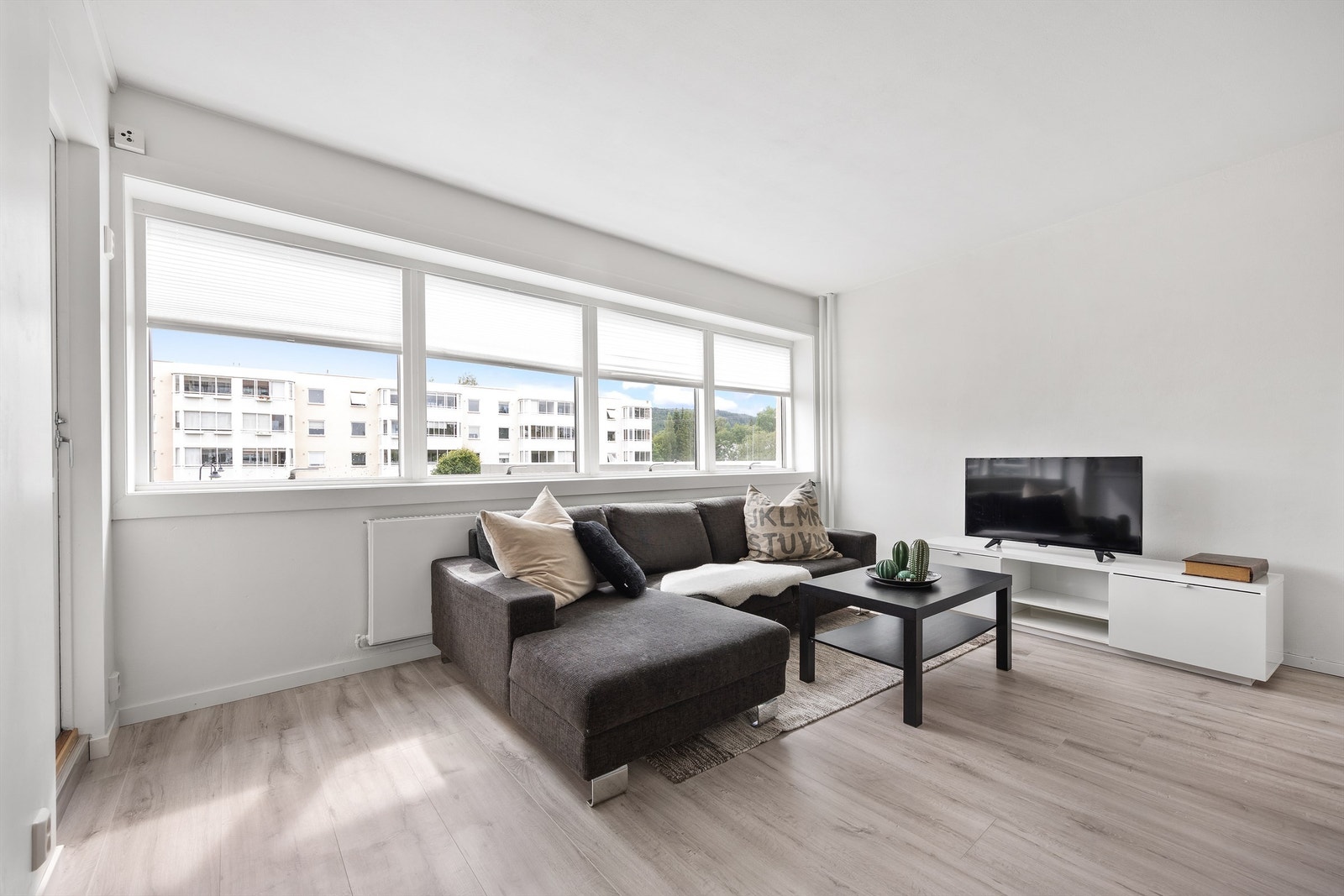 Leiligheten er oppvarmet gjennom vannbåren varme i radiator Galleribilde