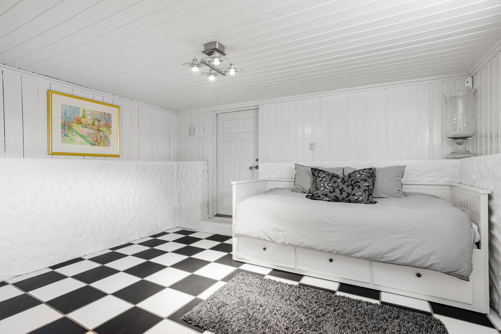 Kjellerstue som også er brukt som soverom Galleribilde