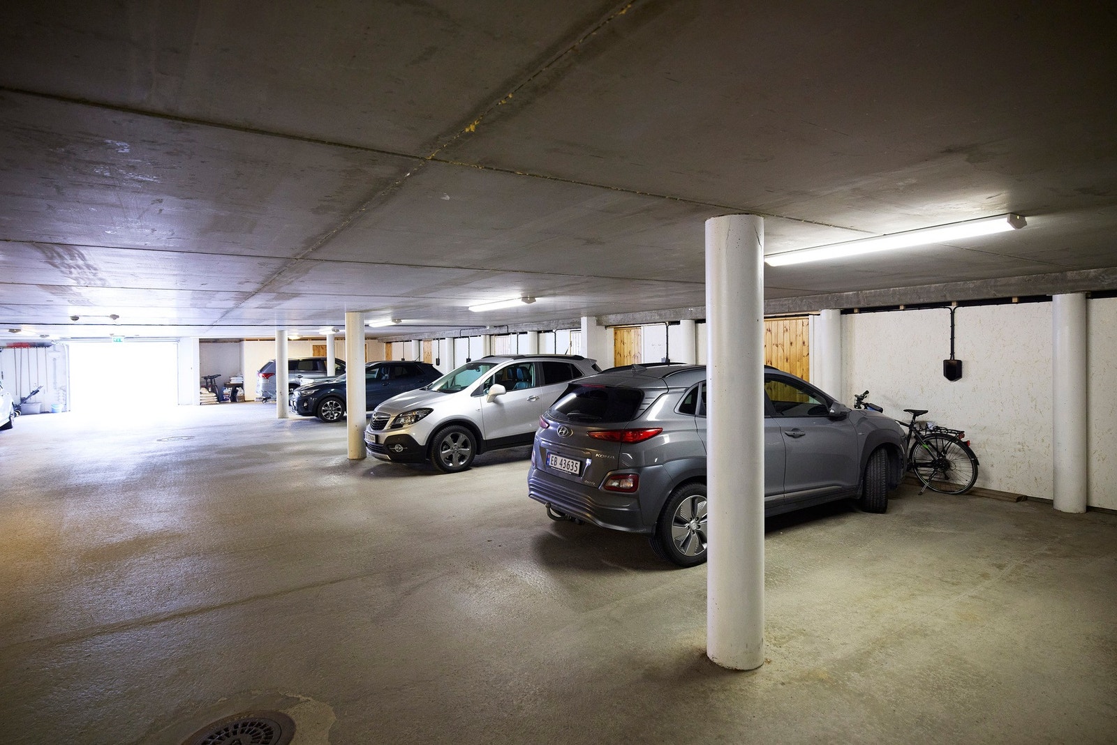 P-plass og bod i kjelleretasjen Galleribilde