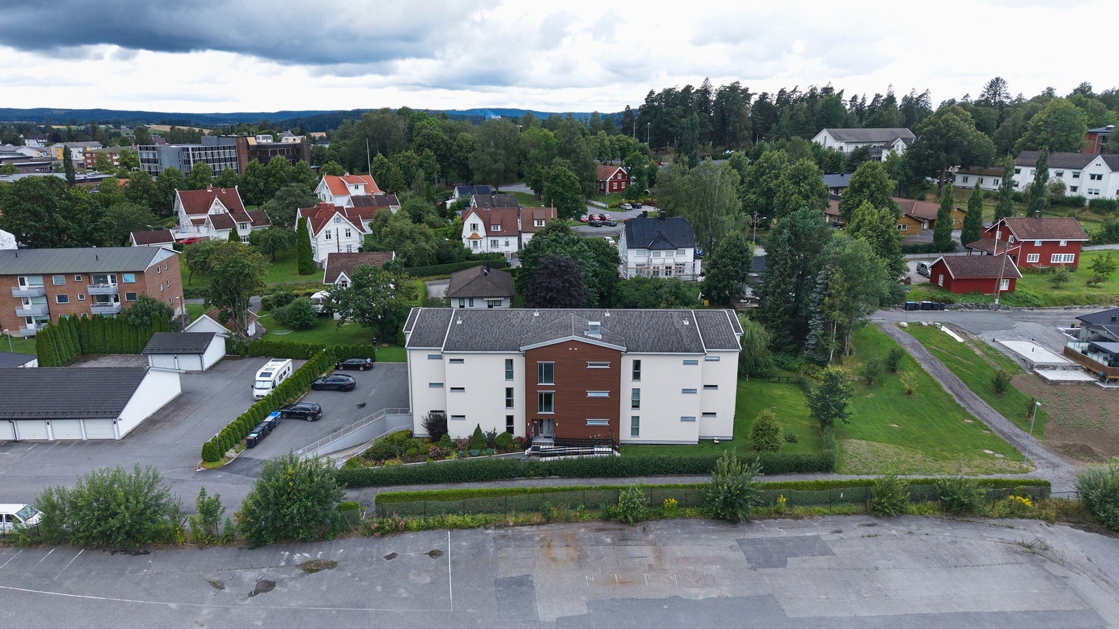 Inngangssiden - fasade vendt mot øst. Galleribilde