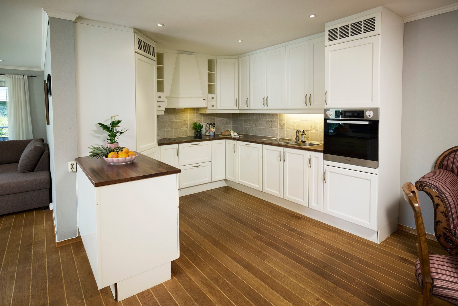 Godt med skap- og benkeplass. Galleribilde