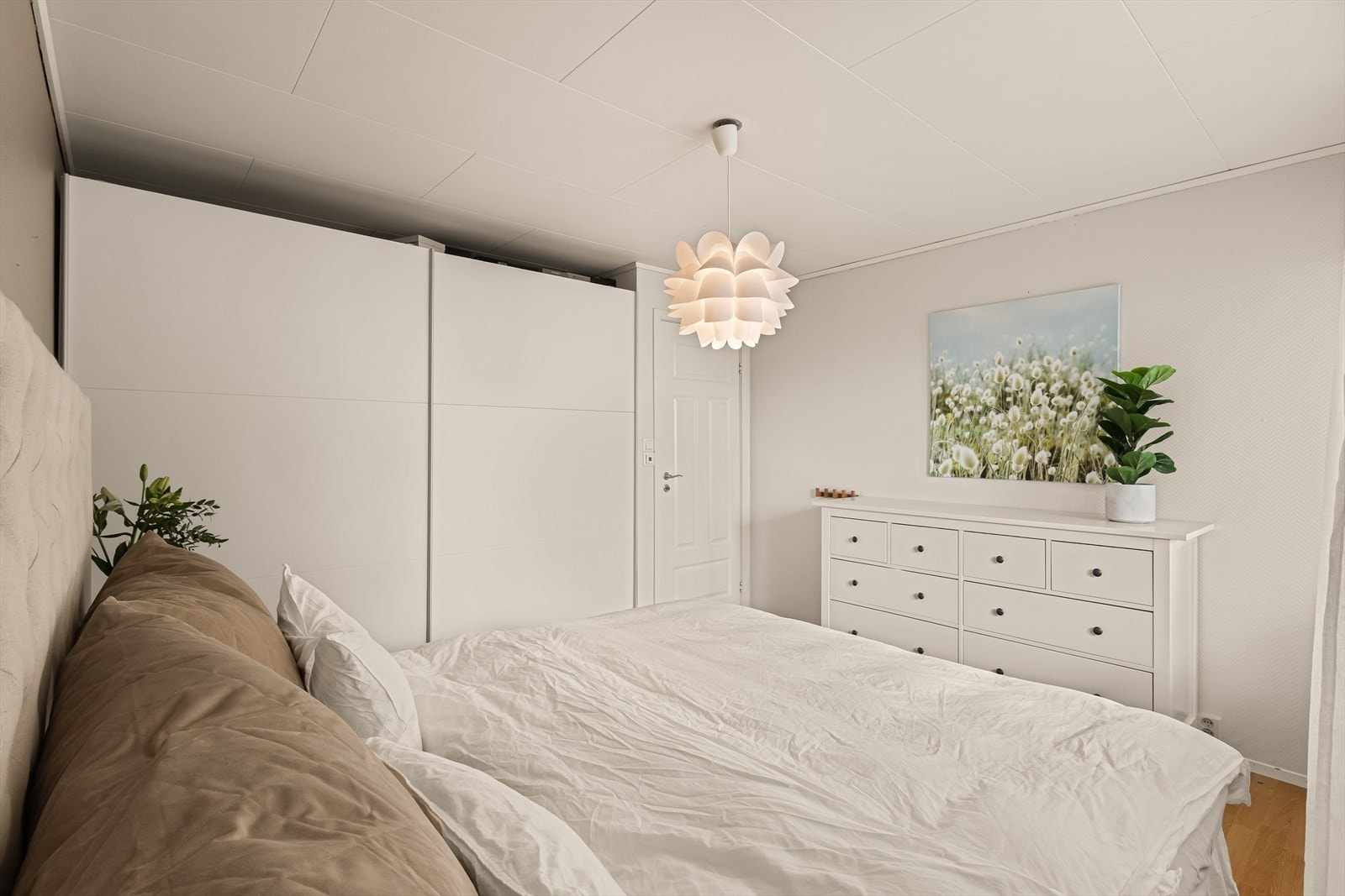 Her er det også rikelig med skapplass. Galleribilde