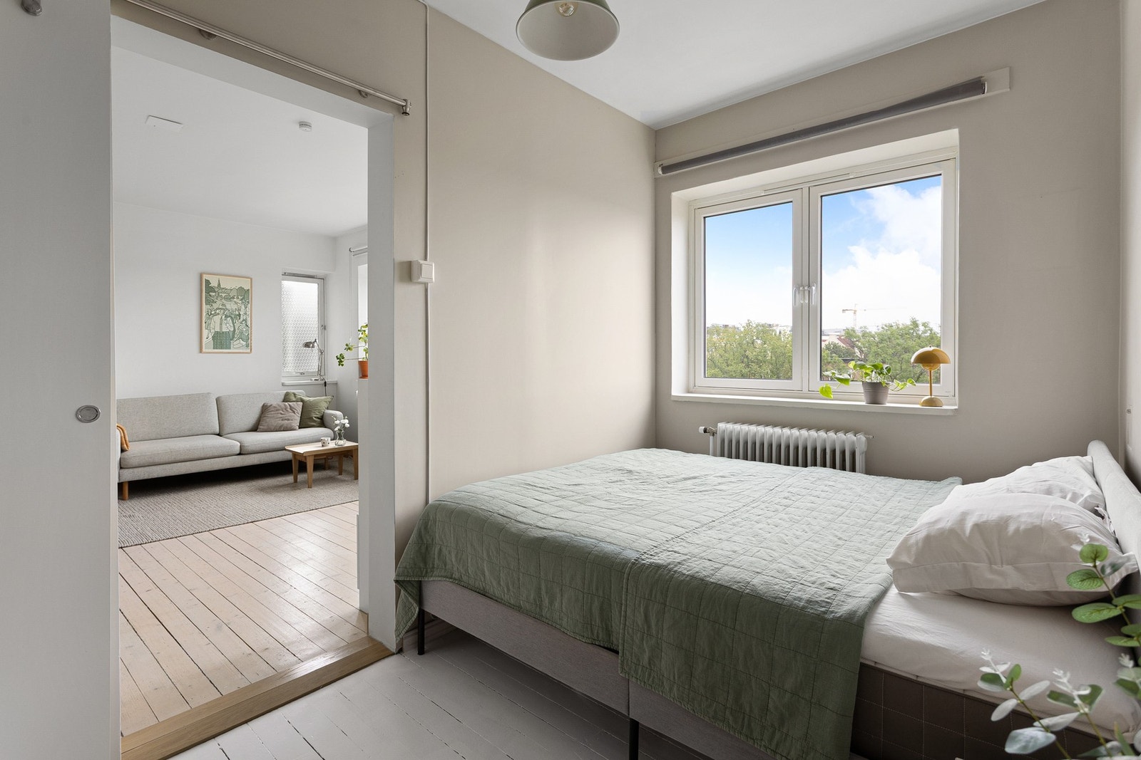 Lyst og luftig soverom med flott utsikt! Galleribilde