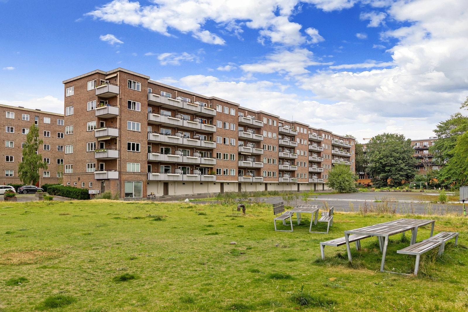 Schouterrassen er en ikonisk gate som skiller seg ut fra nærområdet med sin gode beliggenhet på toppen av en ås. Galleribilde