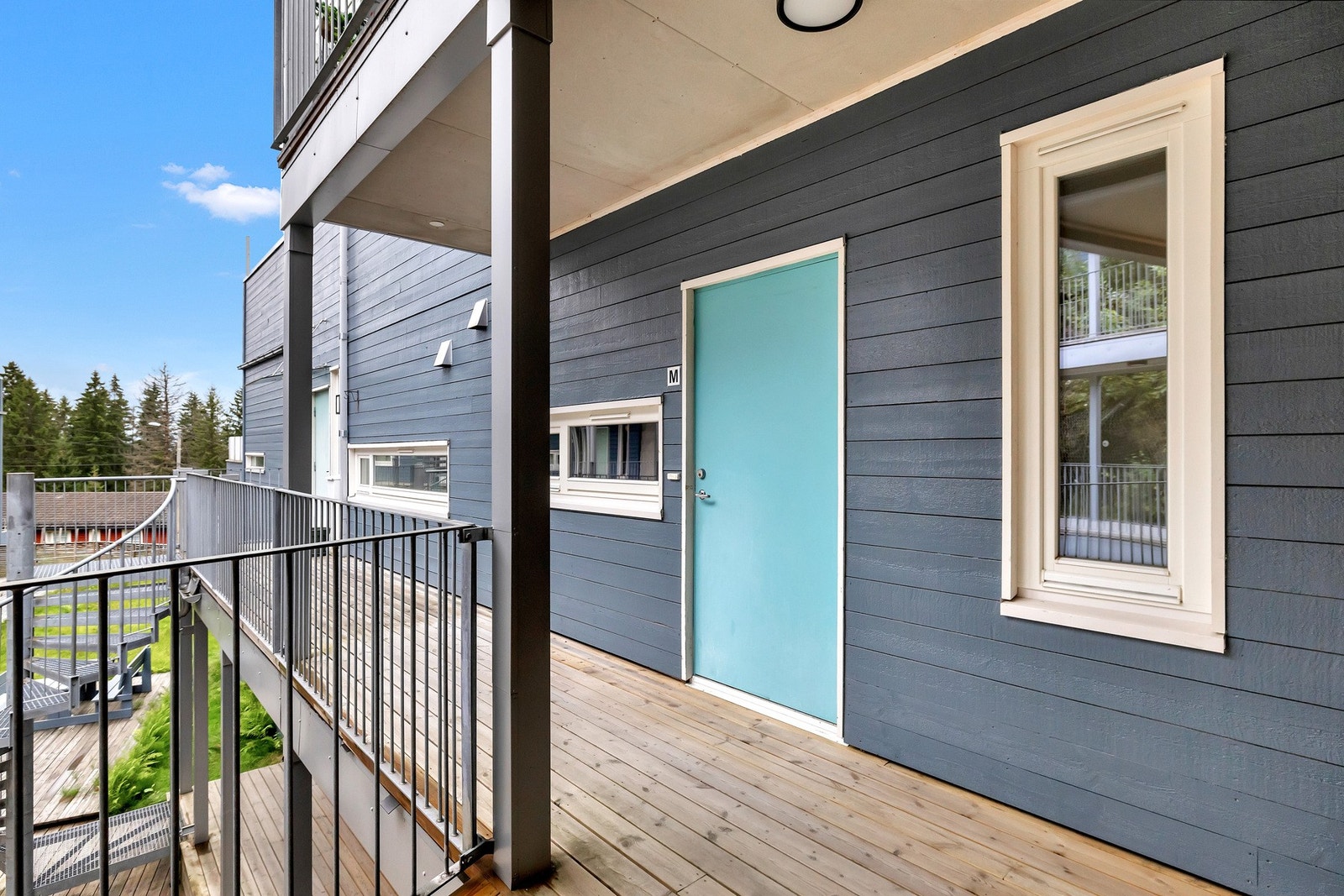 Leiligheten ligger i byggets 2. etasje, men dørcalling med portåpner gjør det enkelt å slippe inn besøkende. Galleribilde