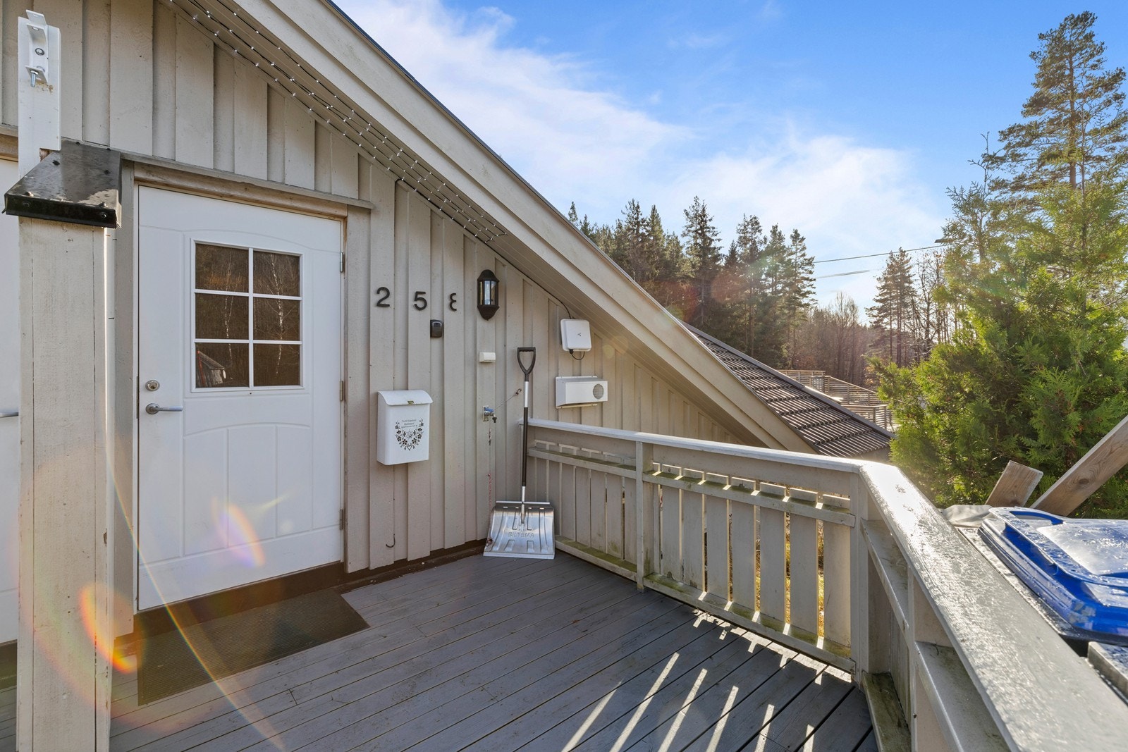 Veranda ved inngangsparti Galleribilde