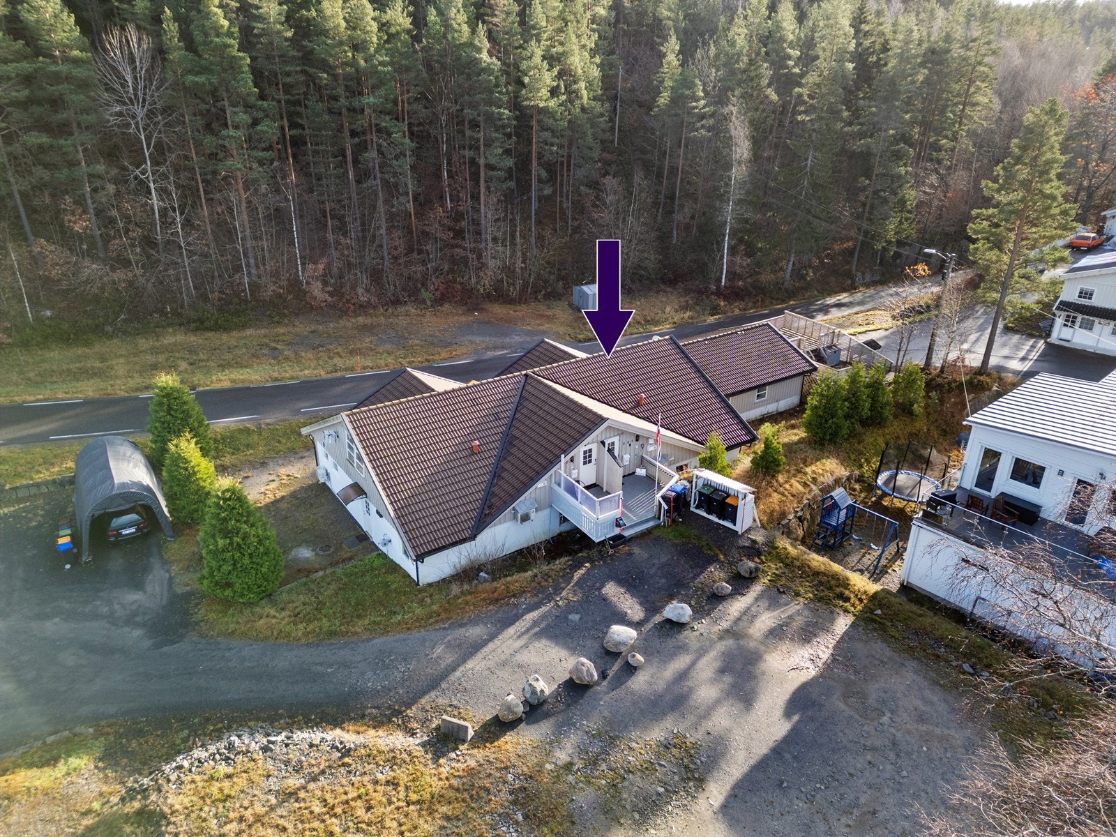 Hyppige bussavganger og ca. 5 km til Osedalen Galleribilde