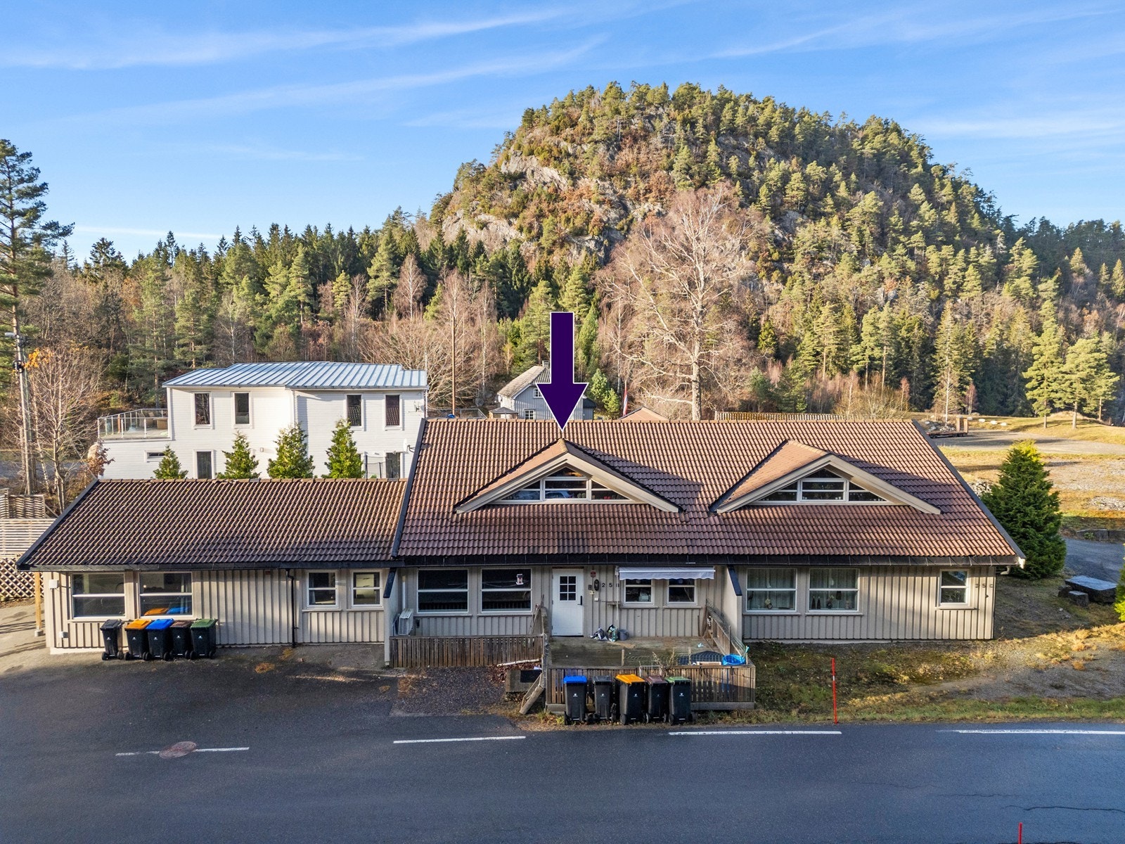 Kleivene 25 ligger i det idylliske området Frolands Verk, kjent for sin vakre natur og rolige omgivelser Galleribilde