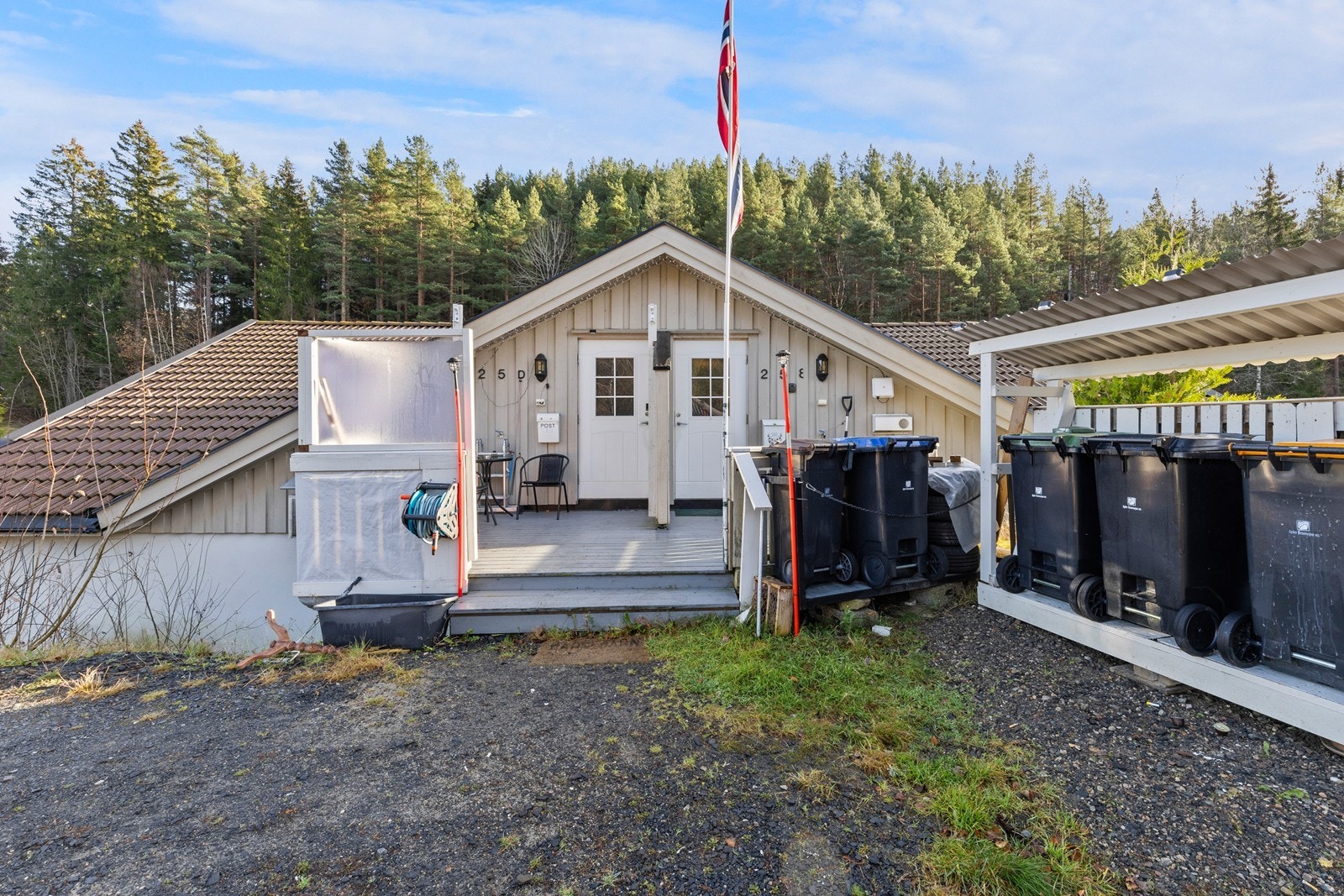 Plass til hagemøblement ved inngangspartiet Galleribilde