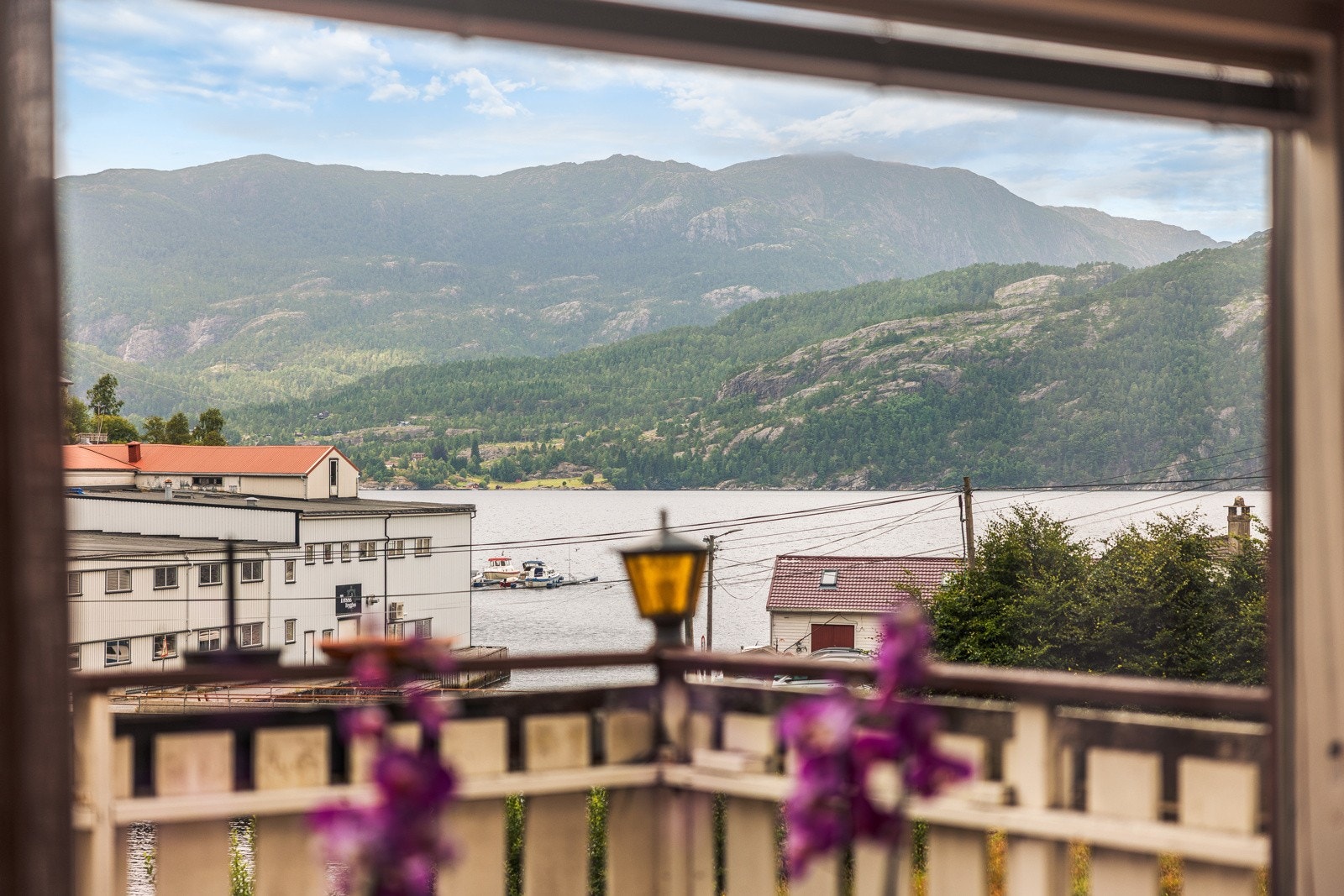 Her kan du nyte herlig sjøutsikt fra stuevinduet. Galleribilde