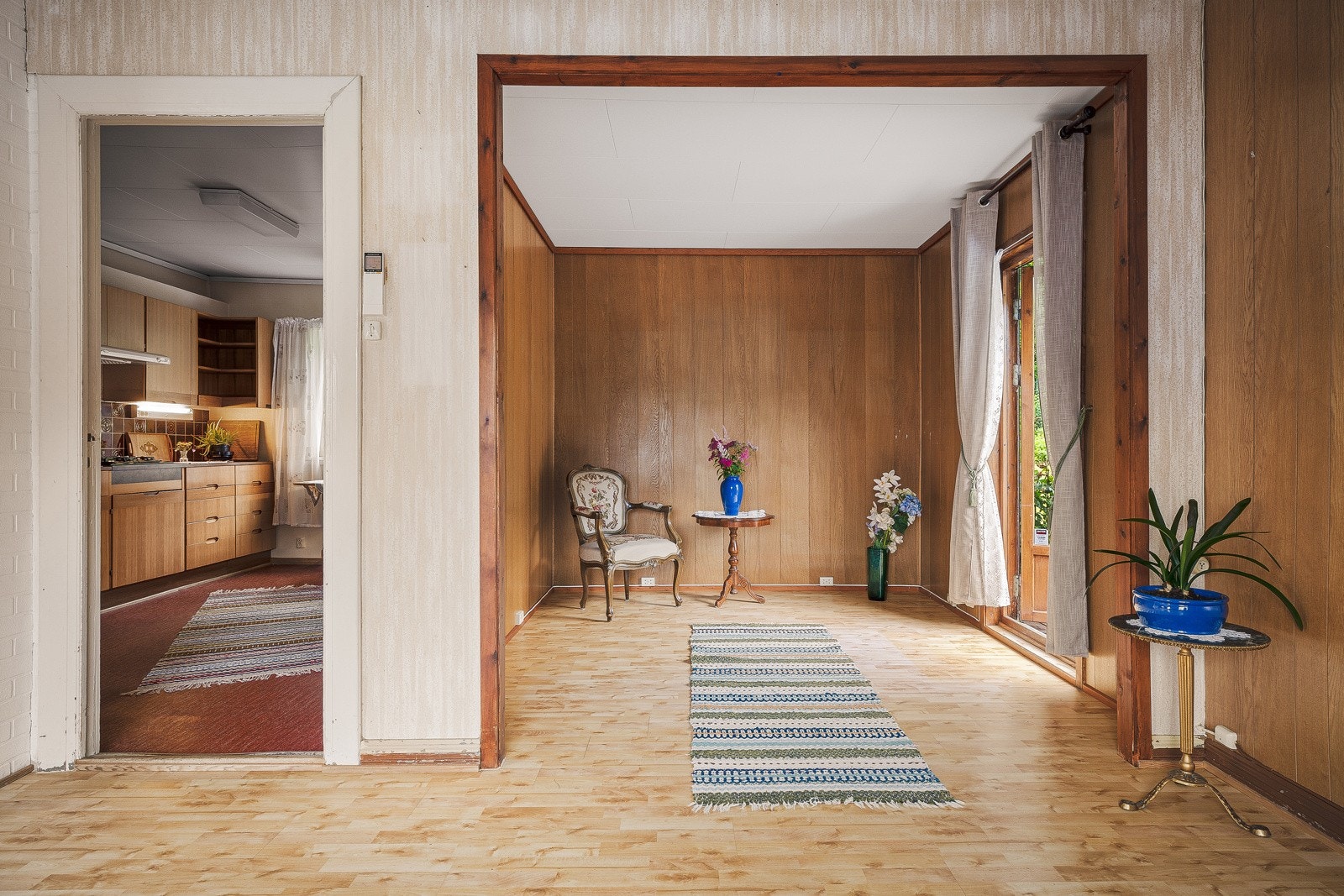 Med flere etasjer, praktisk planløsning og uinnredet loft og kjeller, ligger alt til rette for å utvikle boligen etter egne ønsker og behov. Galleribilde