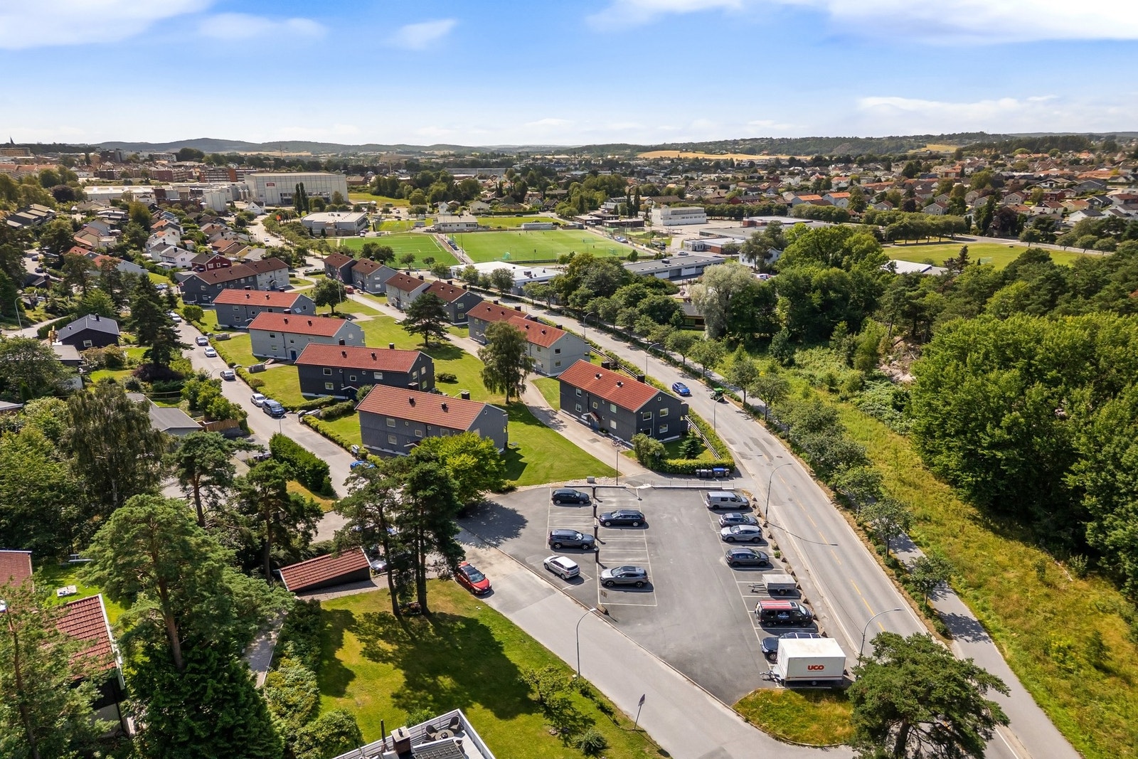 Leiligheten befinner seg i en barnevennlig og veletablert bydel med kort avstand til både sentrum og Sarpsborgmarka. Galleribilde