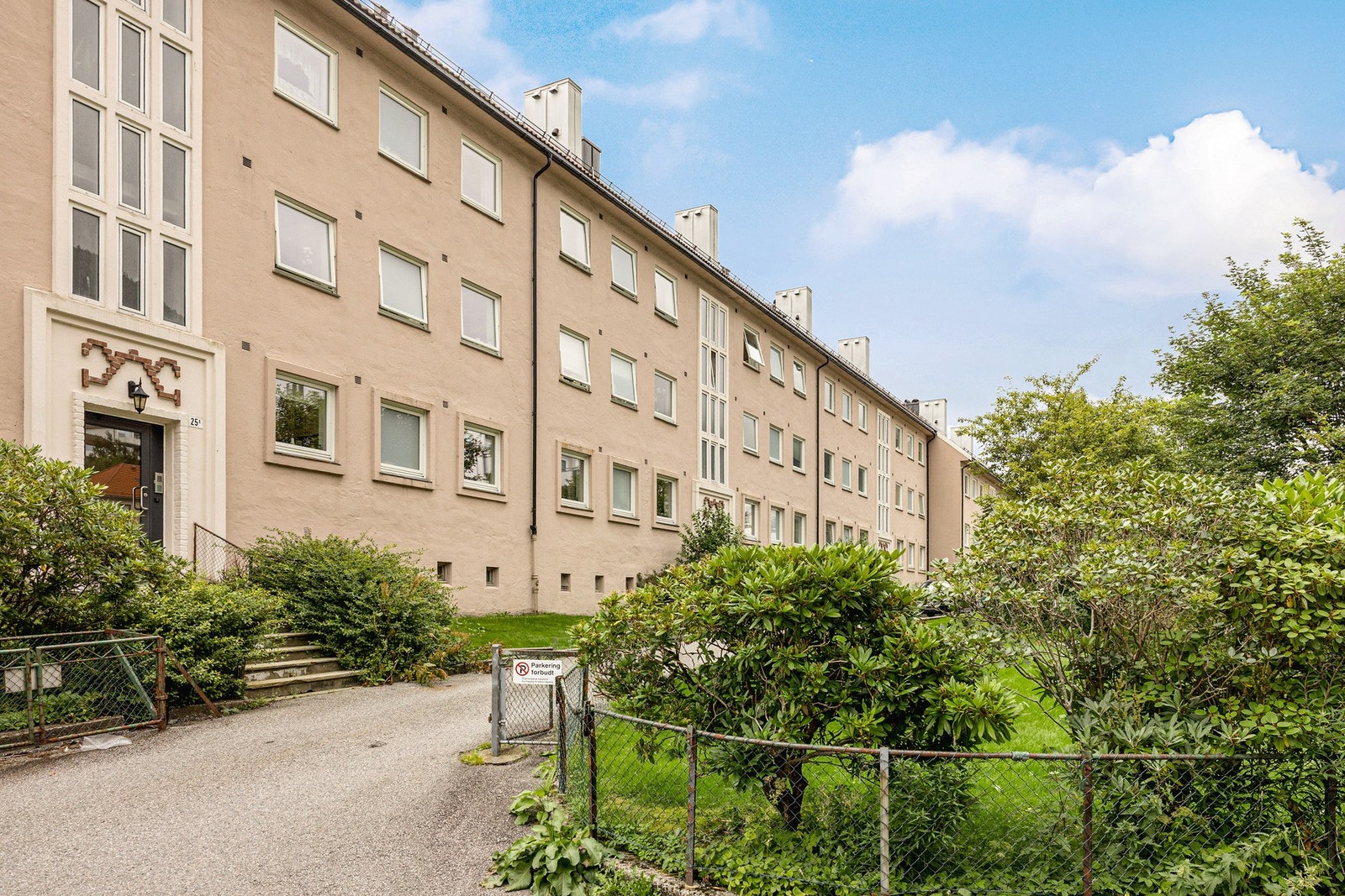 Leiligheten har godt med oppbevaringsplass med hele 3 eksterne boder. Galleribilde