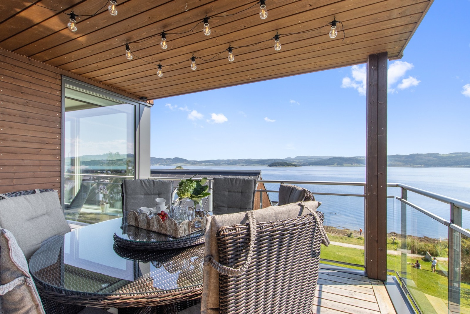 Flott utsikt fra veranda. Galleribilde