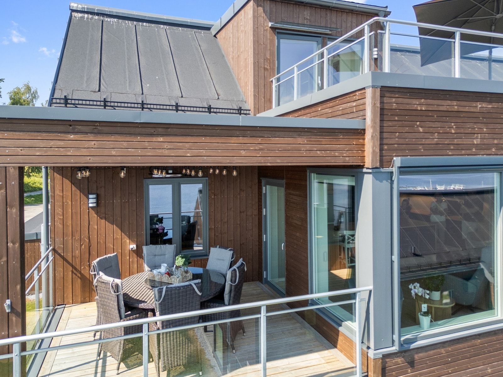 Leiligheten går over 2 plan. Galleribilde