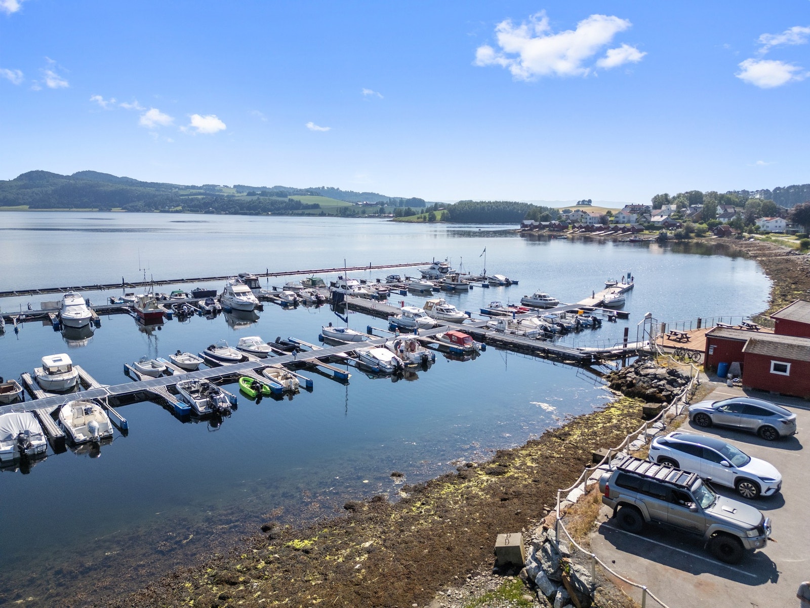 kort avstand ned til båthavna. Galleribilde