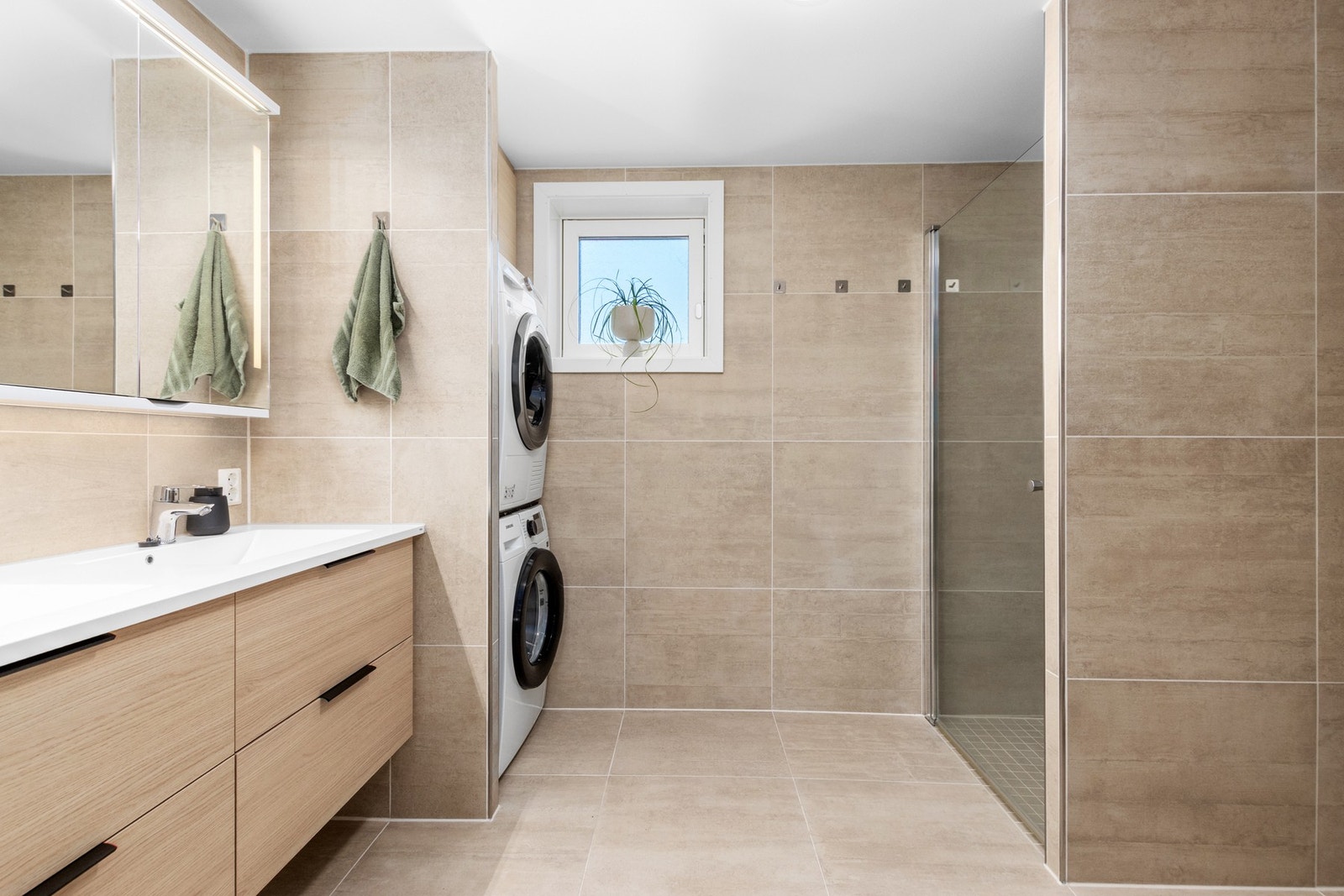 Pent flislagt bad. Galleribilde