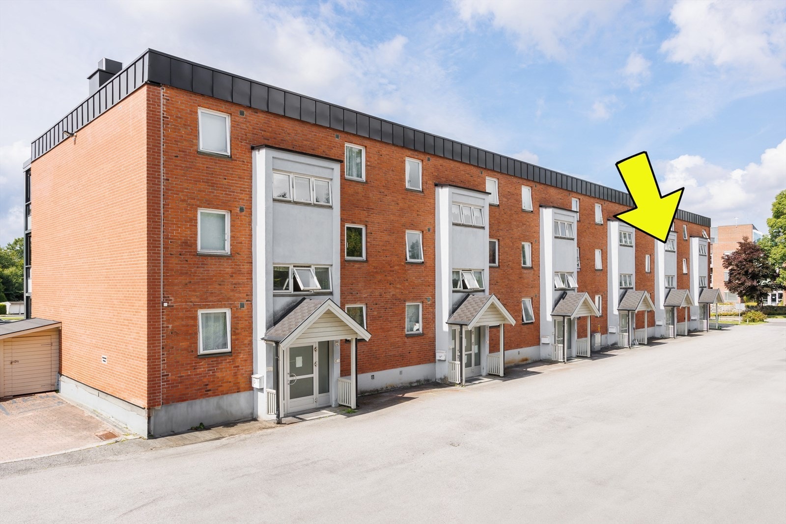 Inngangsparti. Parkeringsmuligheter. Galleribilde