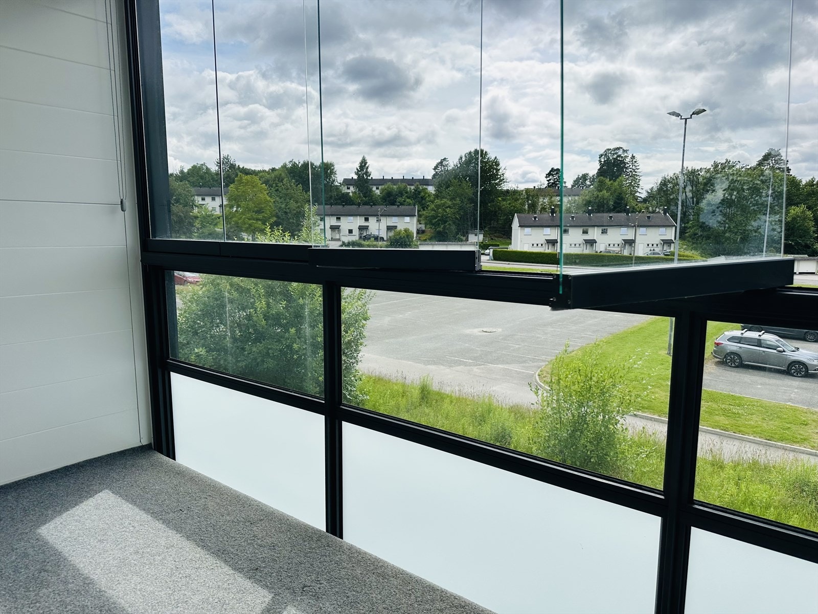 Innglasset og overbygget balkong på 11 kvm Galleribilde