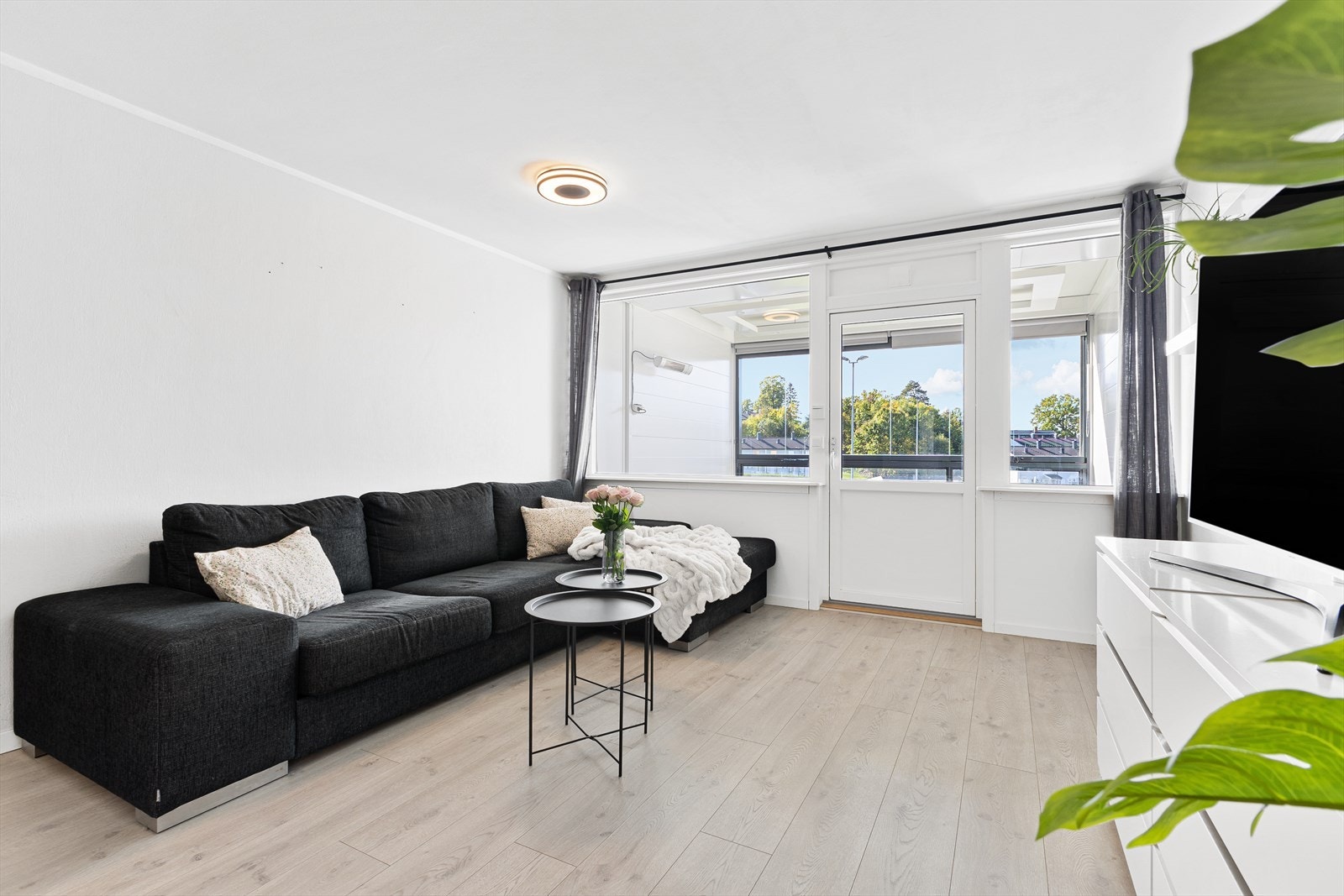 BRA-i: 37 kvm (leiligheten) - BRA: 43 kvm ( inkludert boder i kjeller) Galleribilde